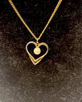 Vintage Gold Tone Heart Pendant With Faux Pearl on 15 Inch Gold Tone Chain - Image 4