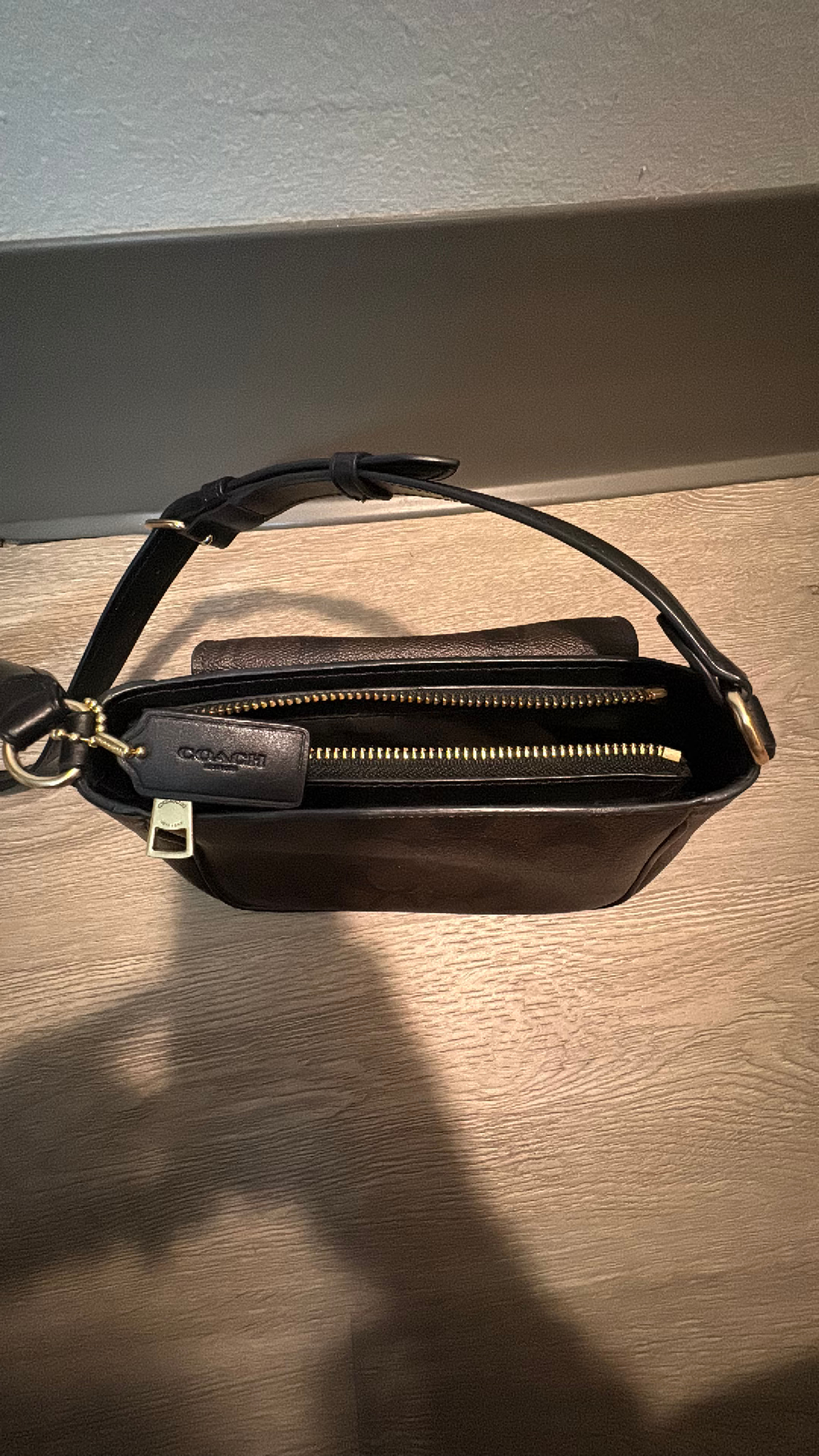 Coach Signature Purse  - Image 7