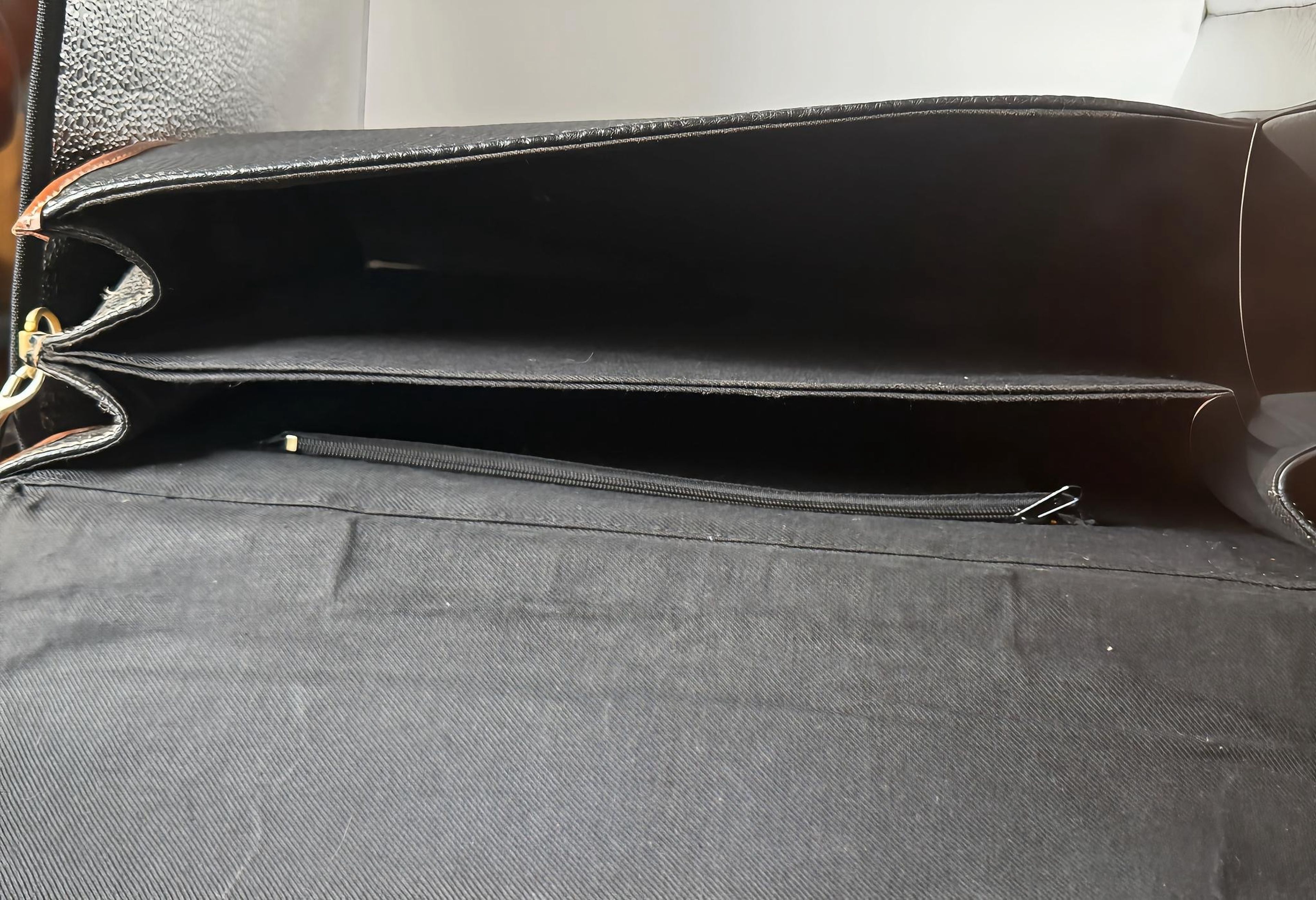 Michael Stevens International Leather Bag - Image 5