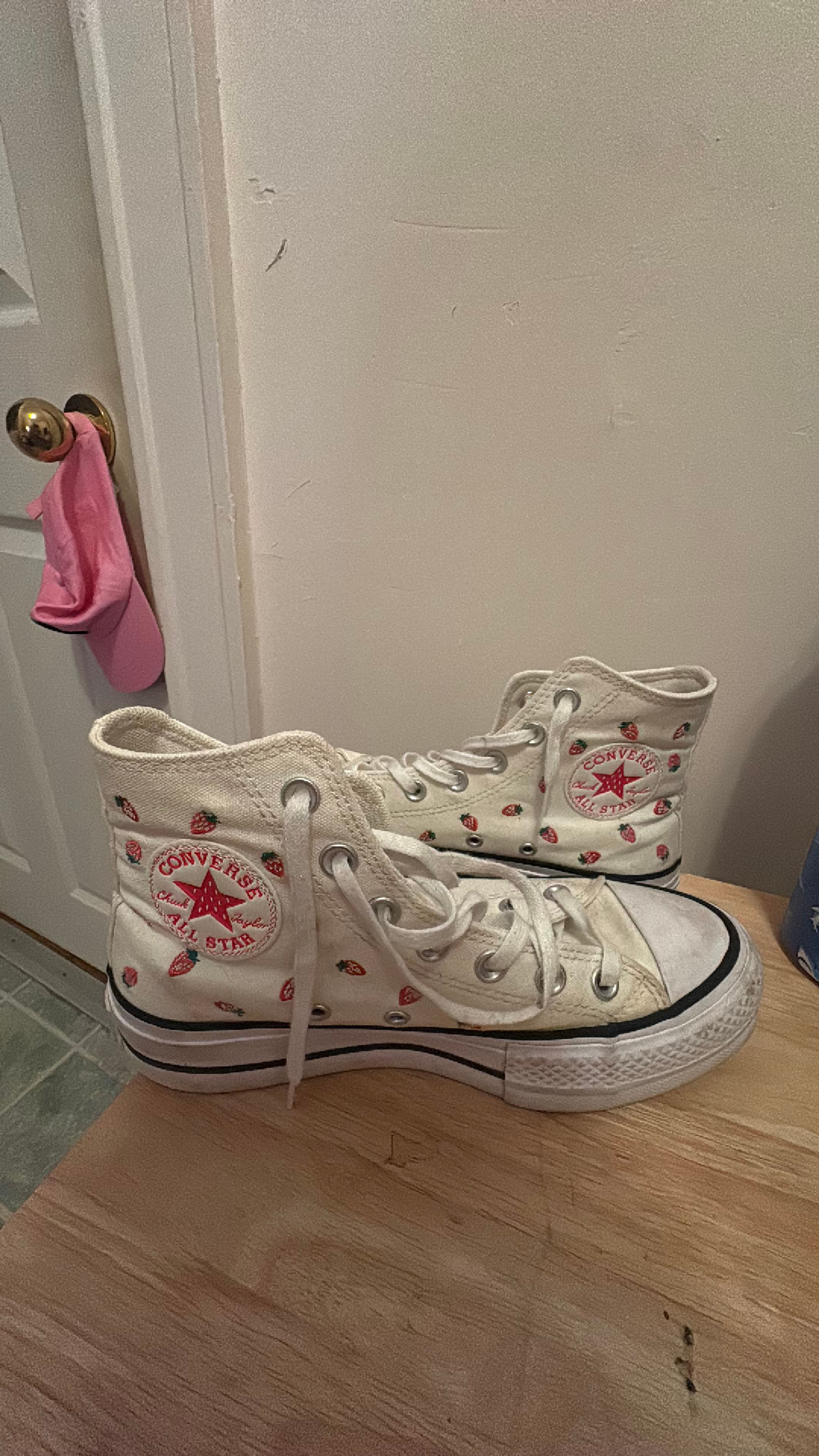 Converse Chuck Taylor All Star Lift Platform Embroidered Strawberries