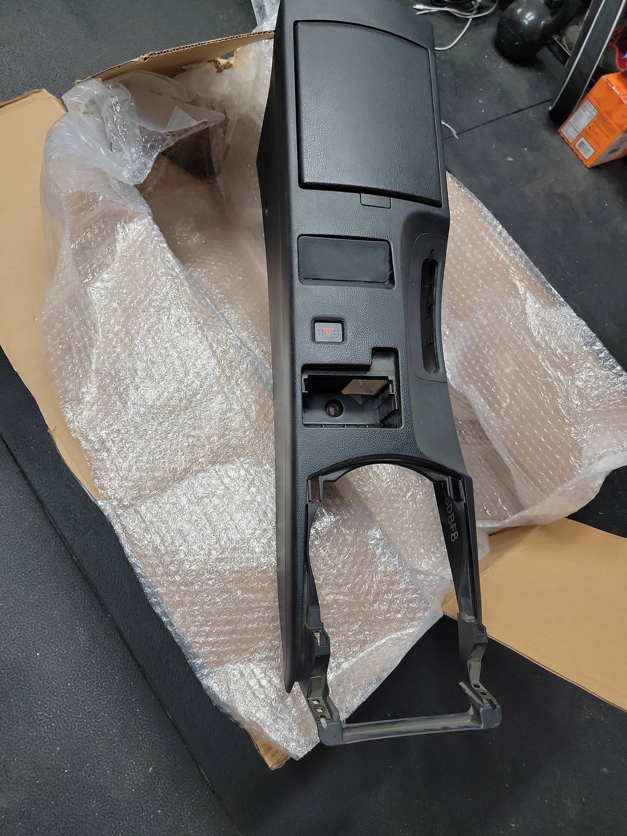 Nissan 350Z car Interior Front Floor Center Console Assembly Black 2003-2005 OEM