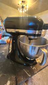 KitchenAid Artisan Series 5-Quart Tilt-Head Stand Mixer - Image 2