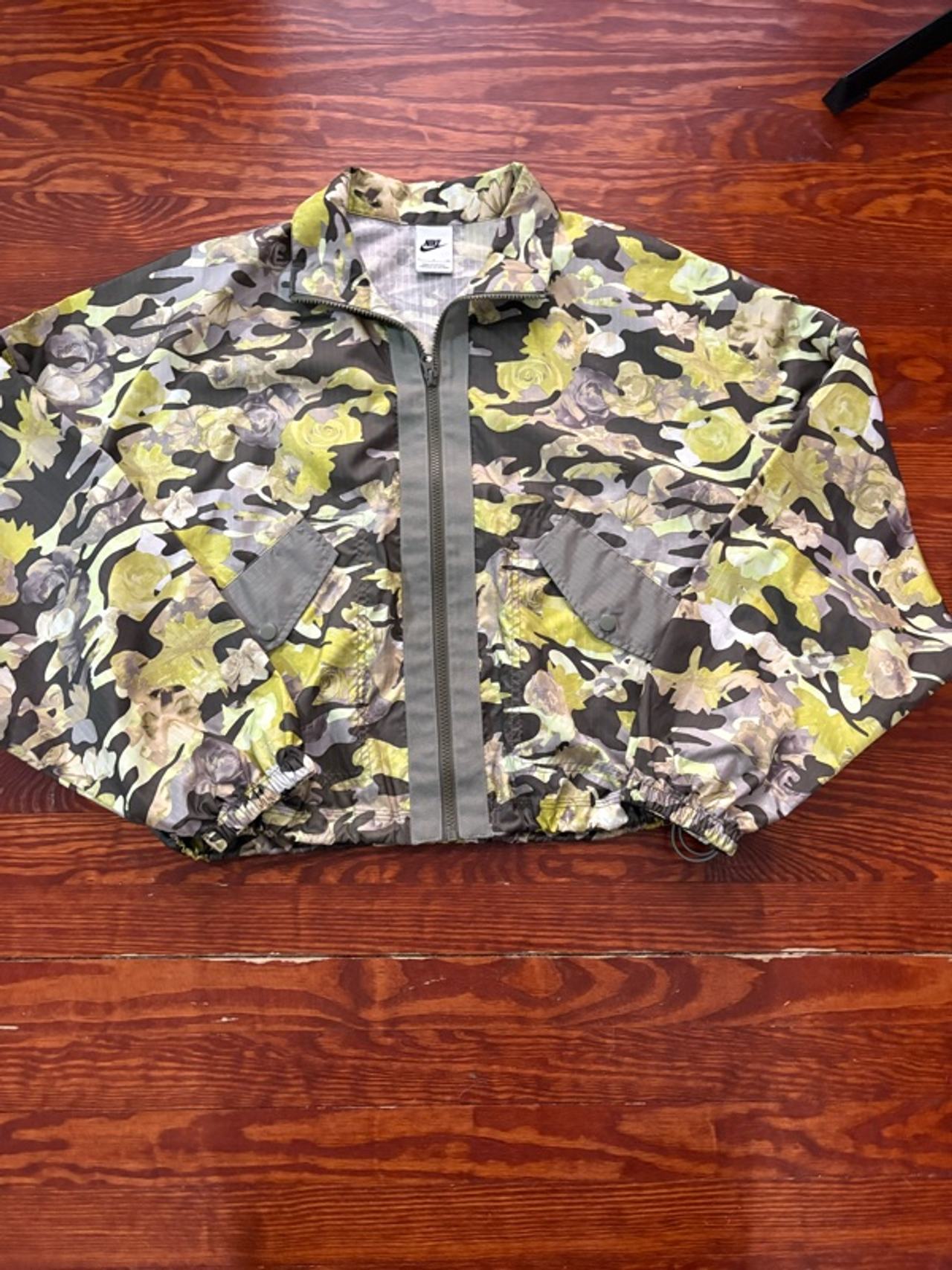 Nike Sportswear Woven Floral Camouflage Full-Zip Jacket Green Women's