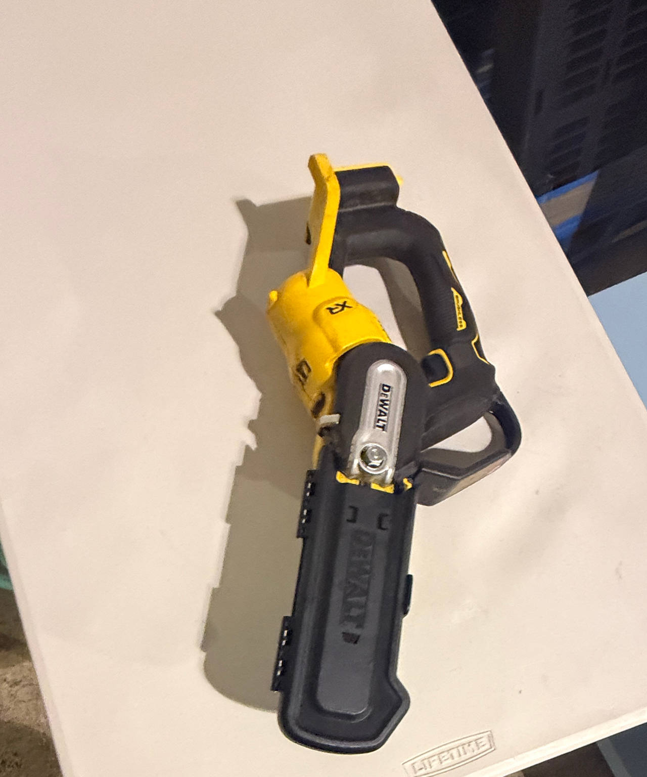 DeWalt DCCS623 20V MAX XR Brushless 8 in. Cordless Pruning Chainsaw