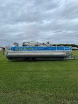 Bennington 2275FS-23 Pontoon Boat - Image 4