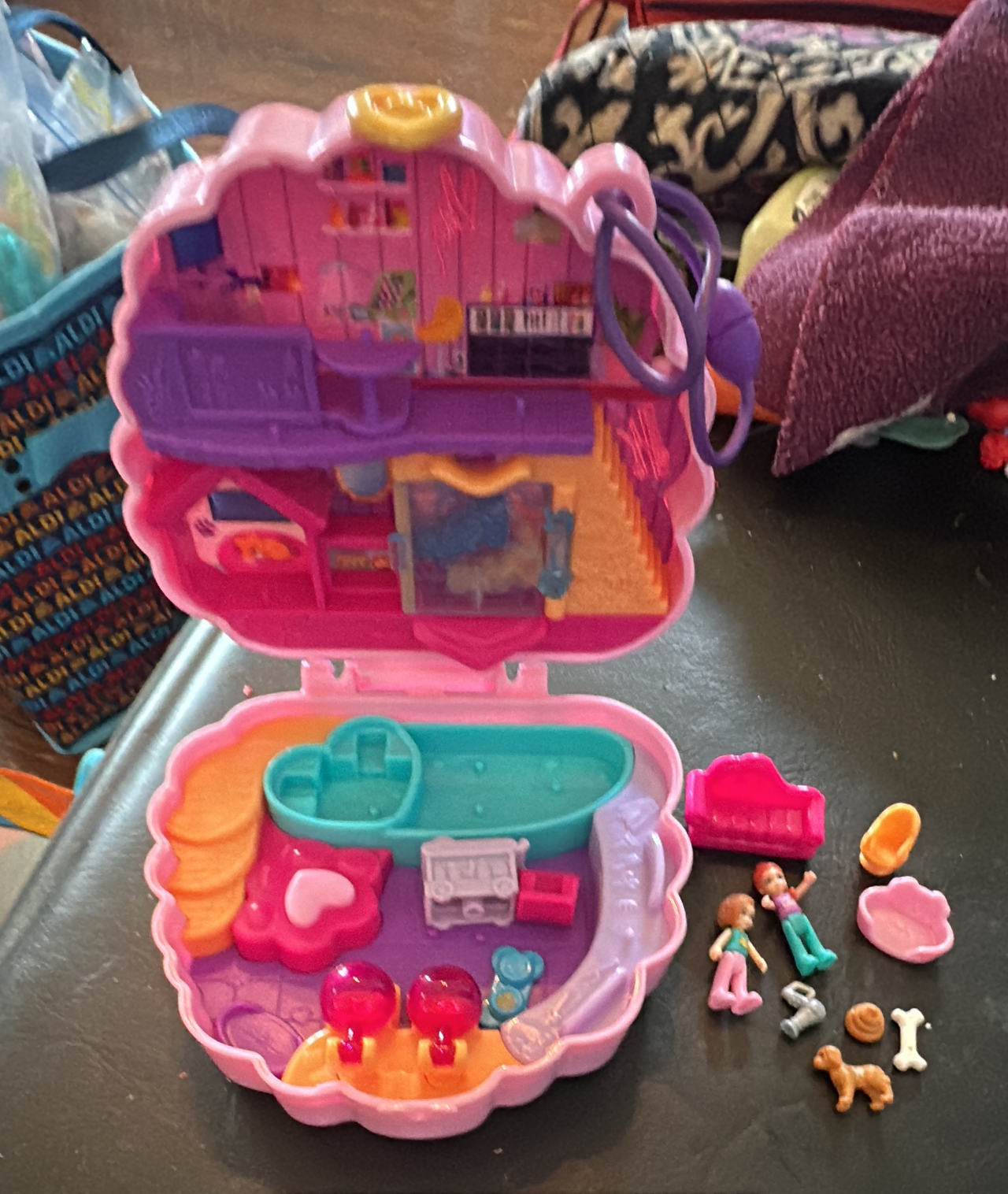 Polly Pocket Purrfect Pet Shop Compact 210