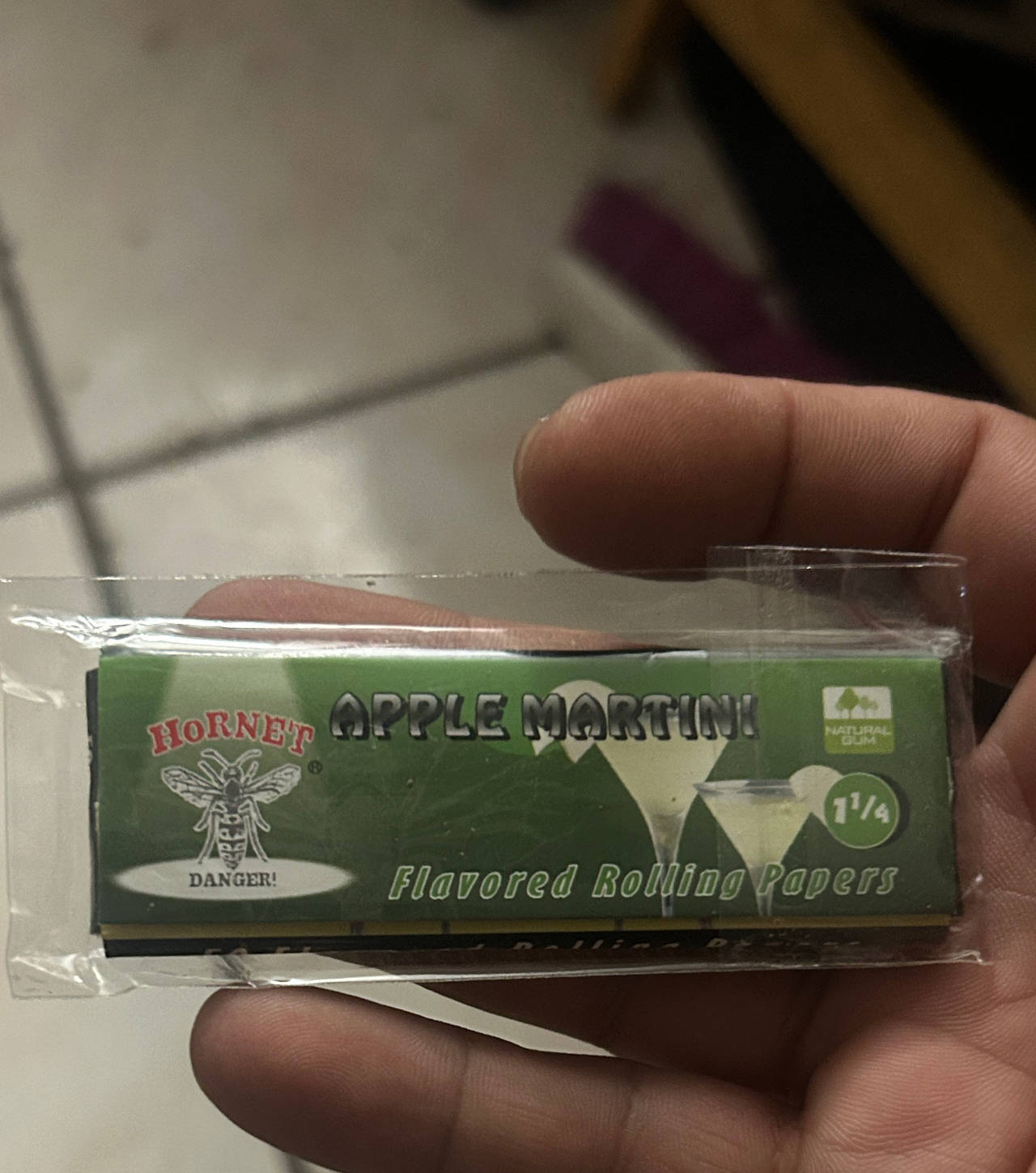 Hornet Apple Martini Flavored Rolling Papers 1 1/4