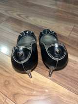 Guess Black Chain Detail Pumps - Image 3
