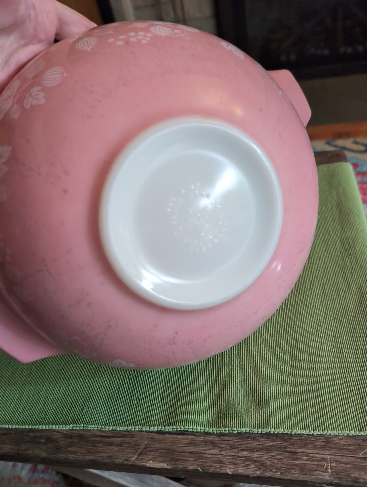 PYREX Gooseberry Pink Cinderella Mixing Bowl 444  4 Quart