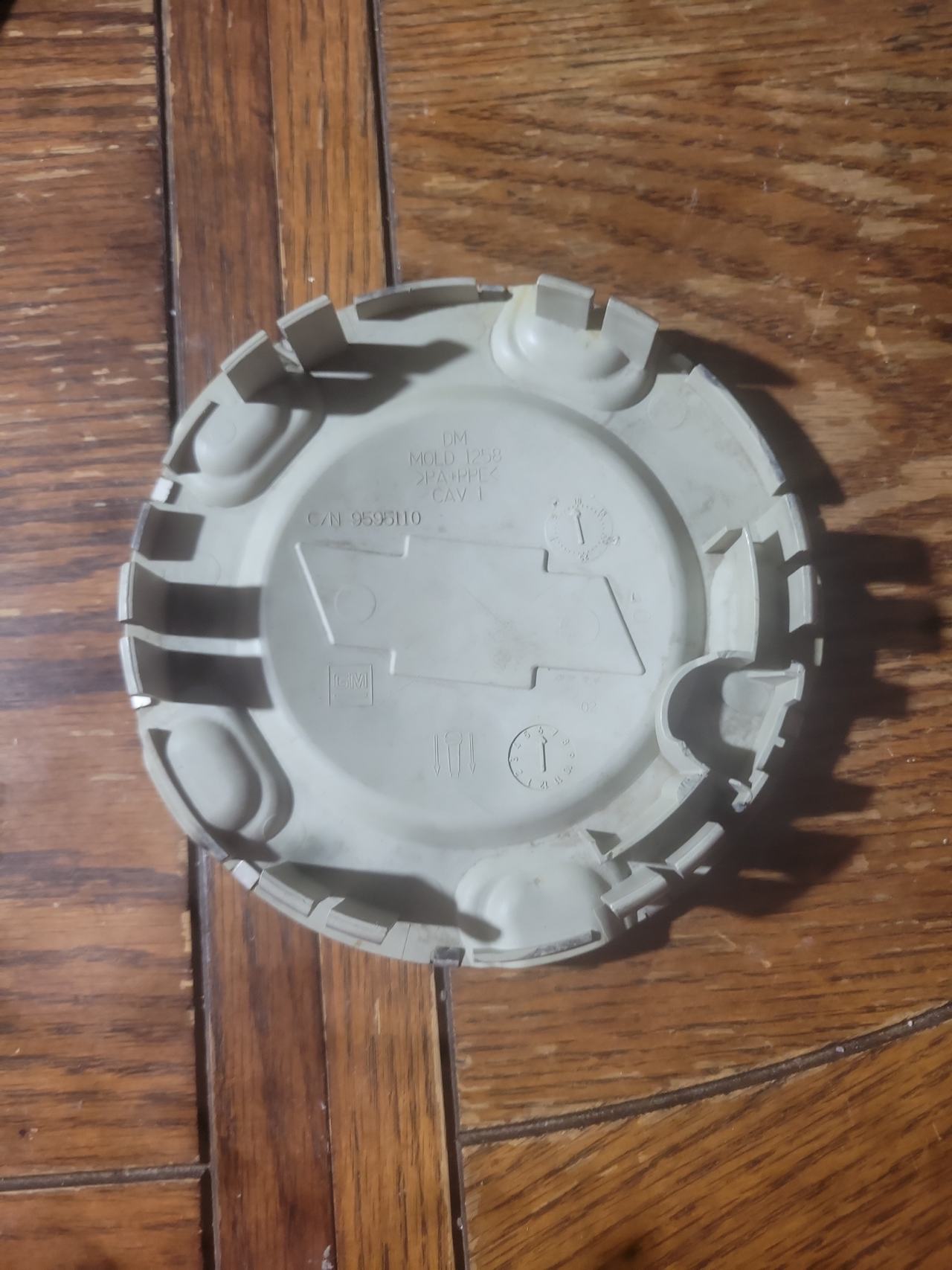 Chevrolet Silverado Tahoe Suburban Center Cap
