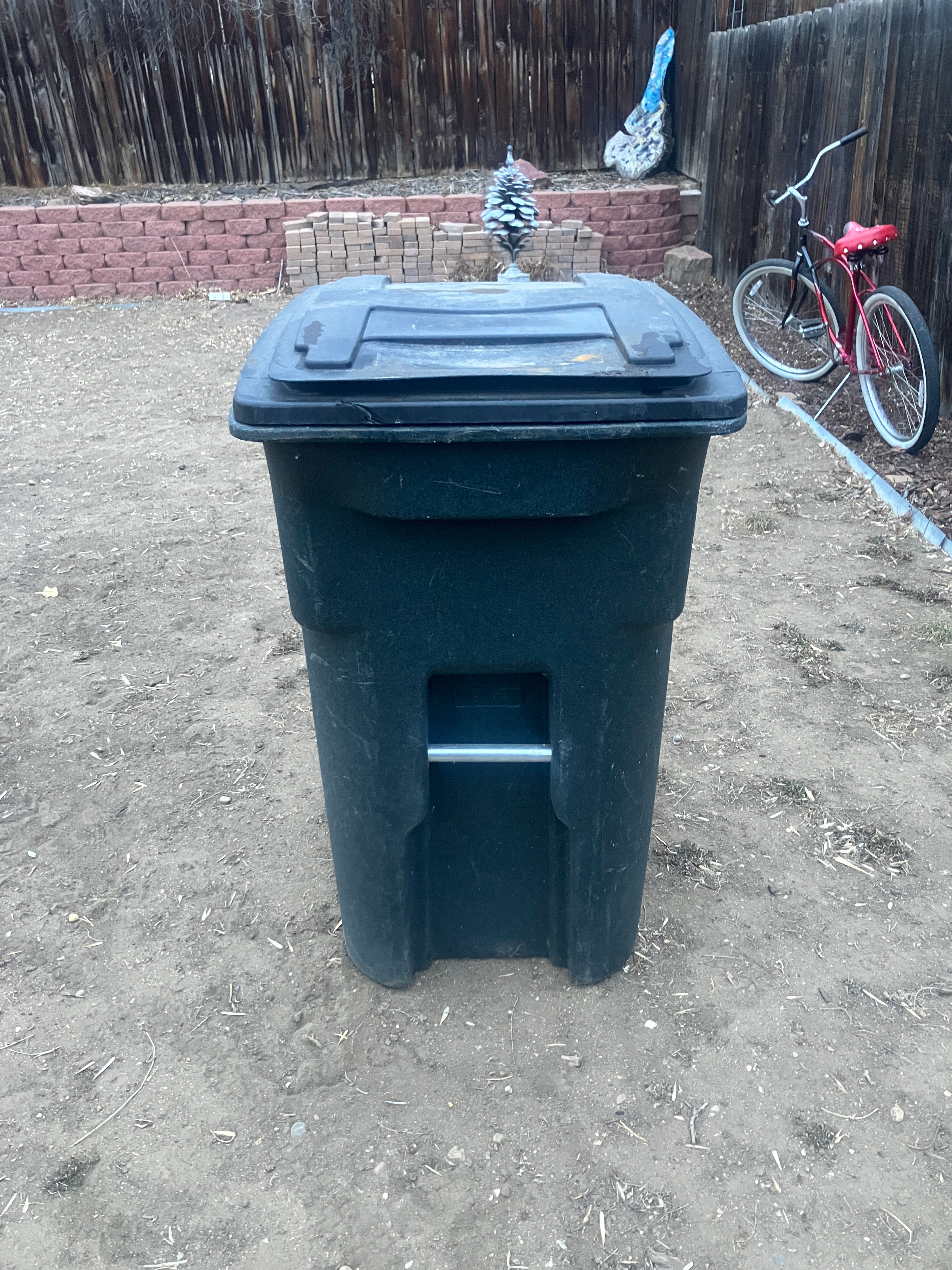 Toter 96 Gallon Black Trash Can