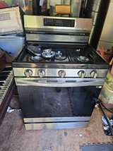 Samsung NX60 Gas Range with Air Fry - Image 2