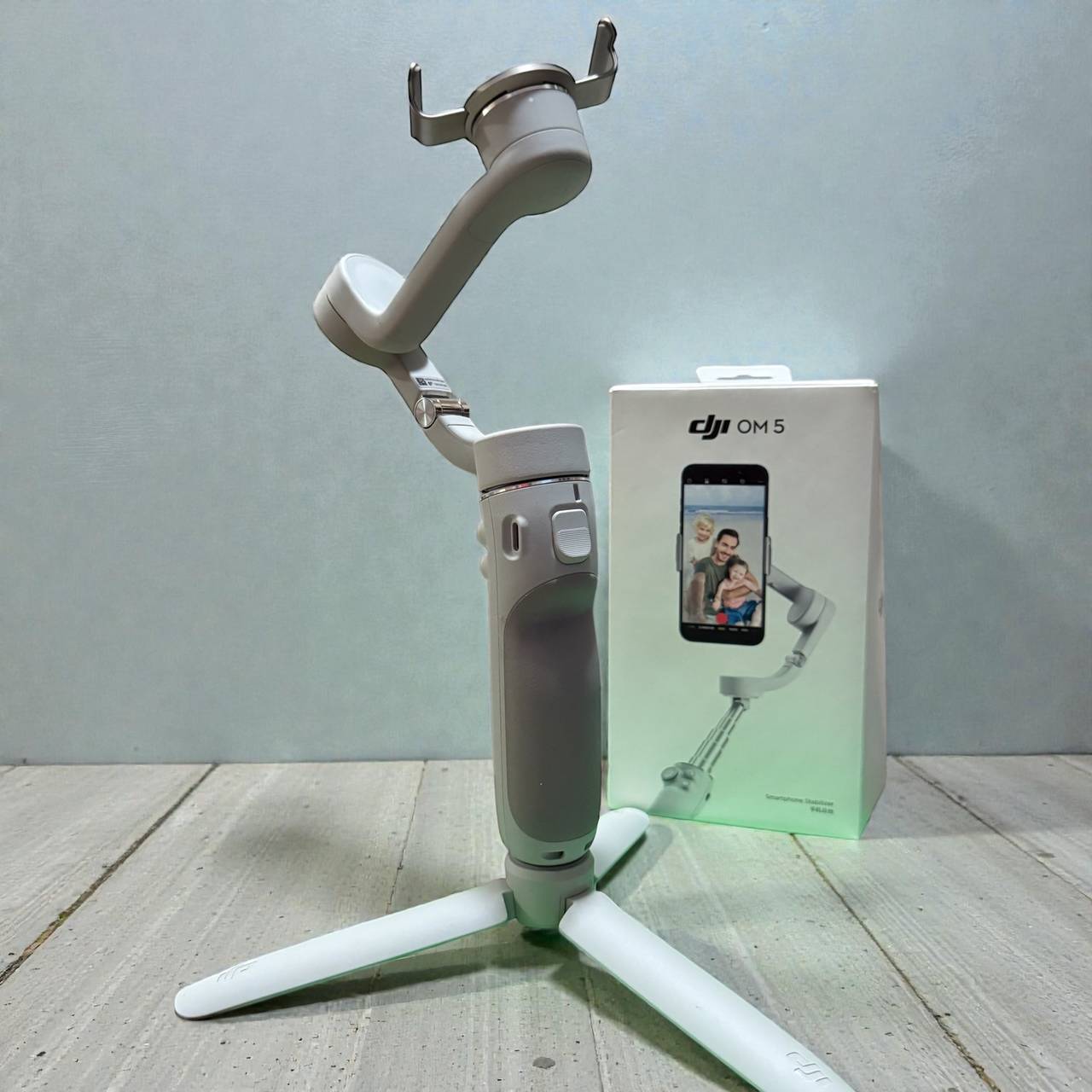 DJI OM 5 Smartphone Gimbal Stabilizer