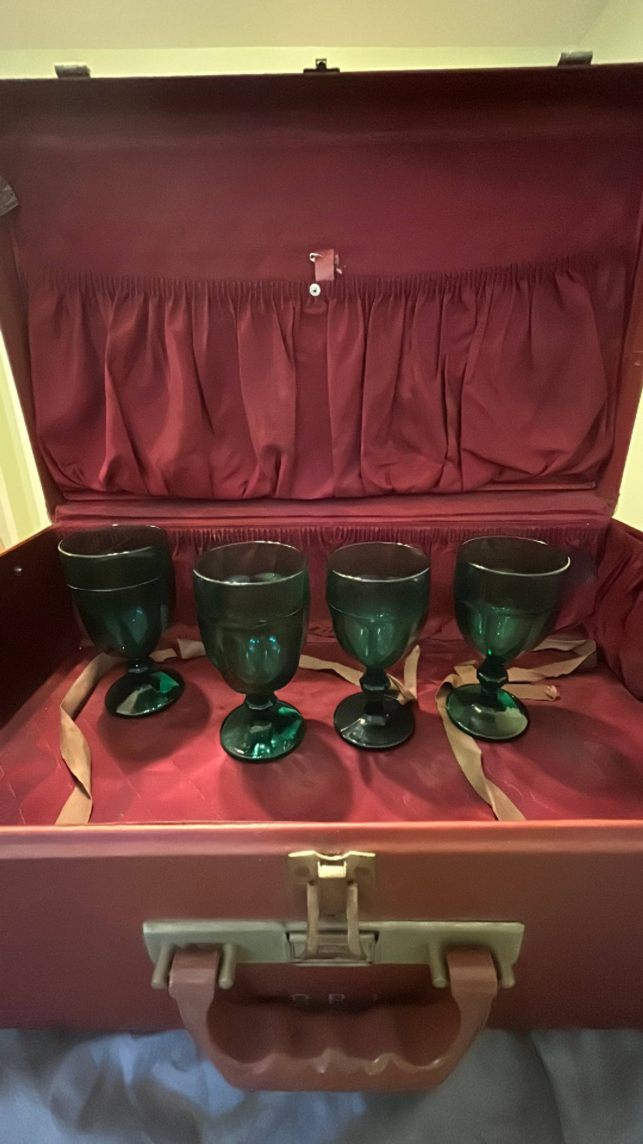 Vintage Emerald Green Glass Goblet Set