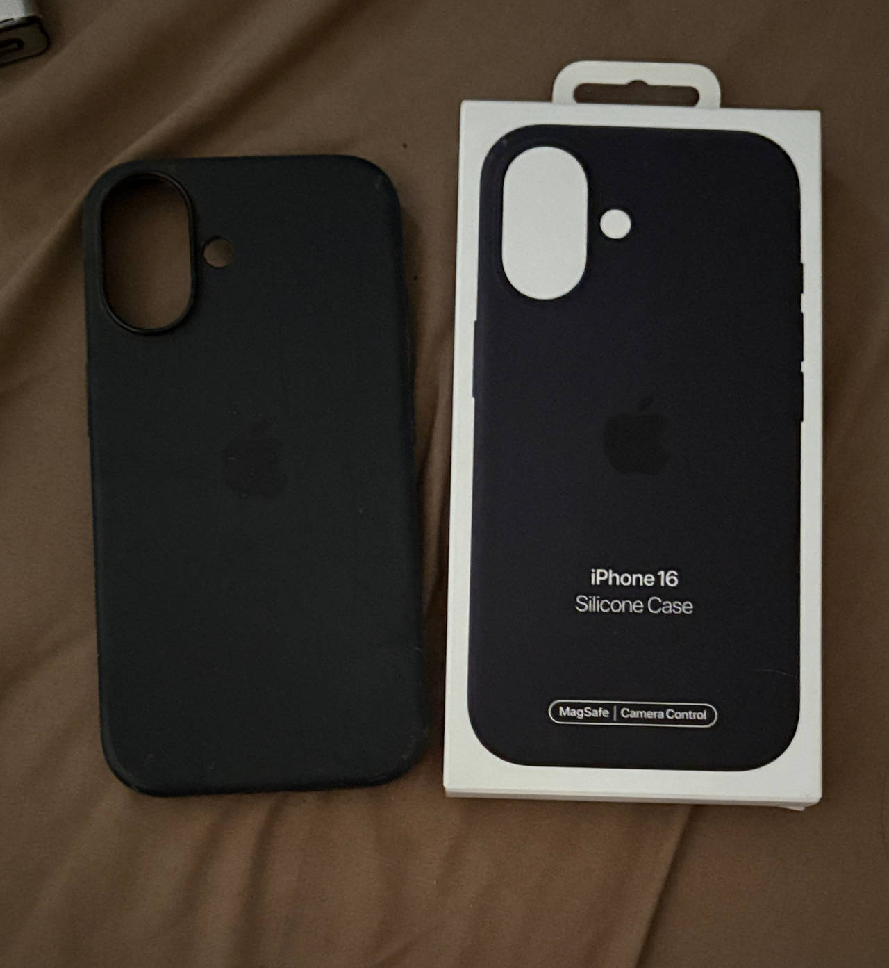Apple iPhone 16 Silicone Case with MagSafe - Black