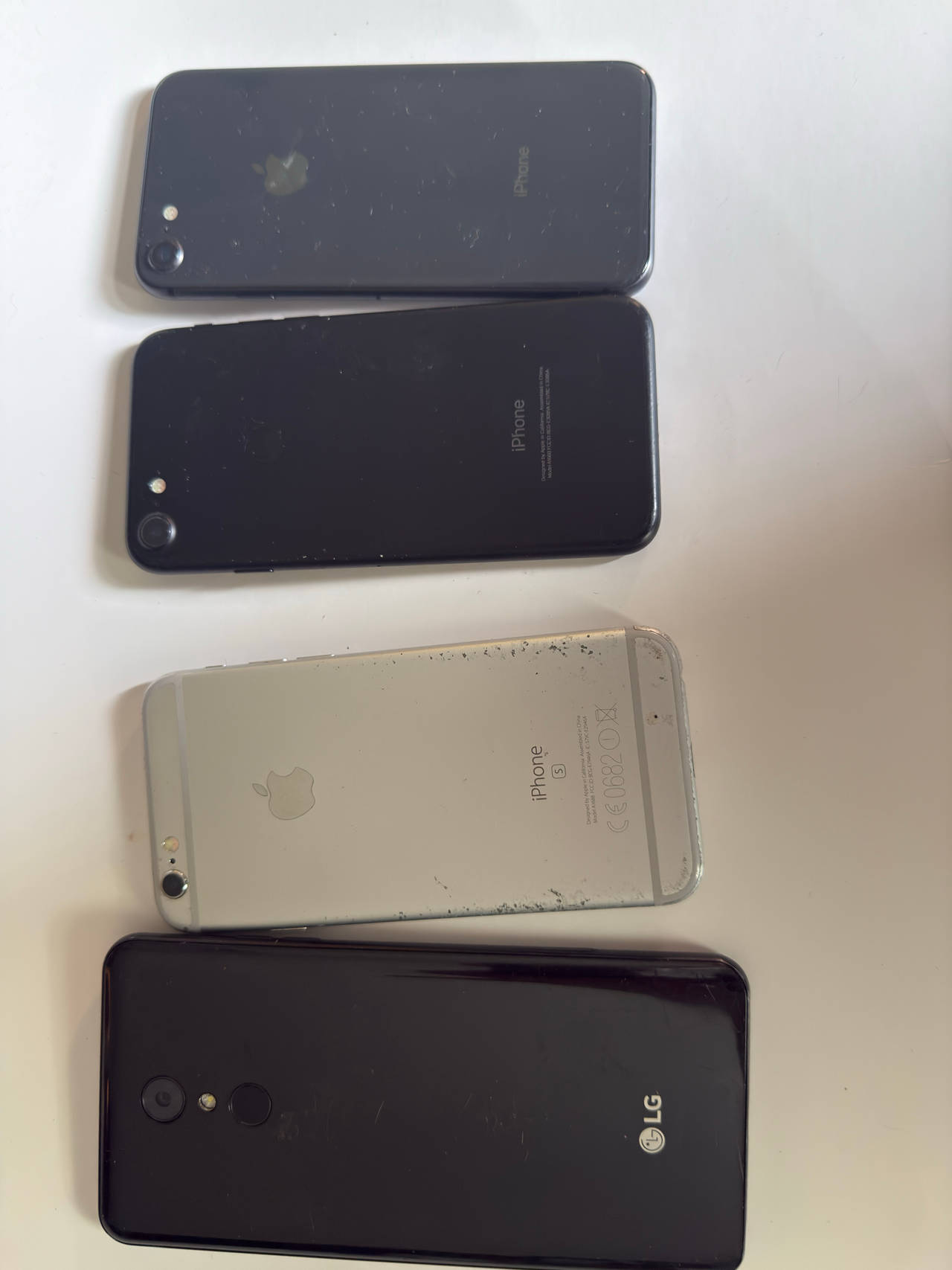 Lot of 4 Smartphones (iPhone & LG) for Parts