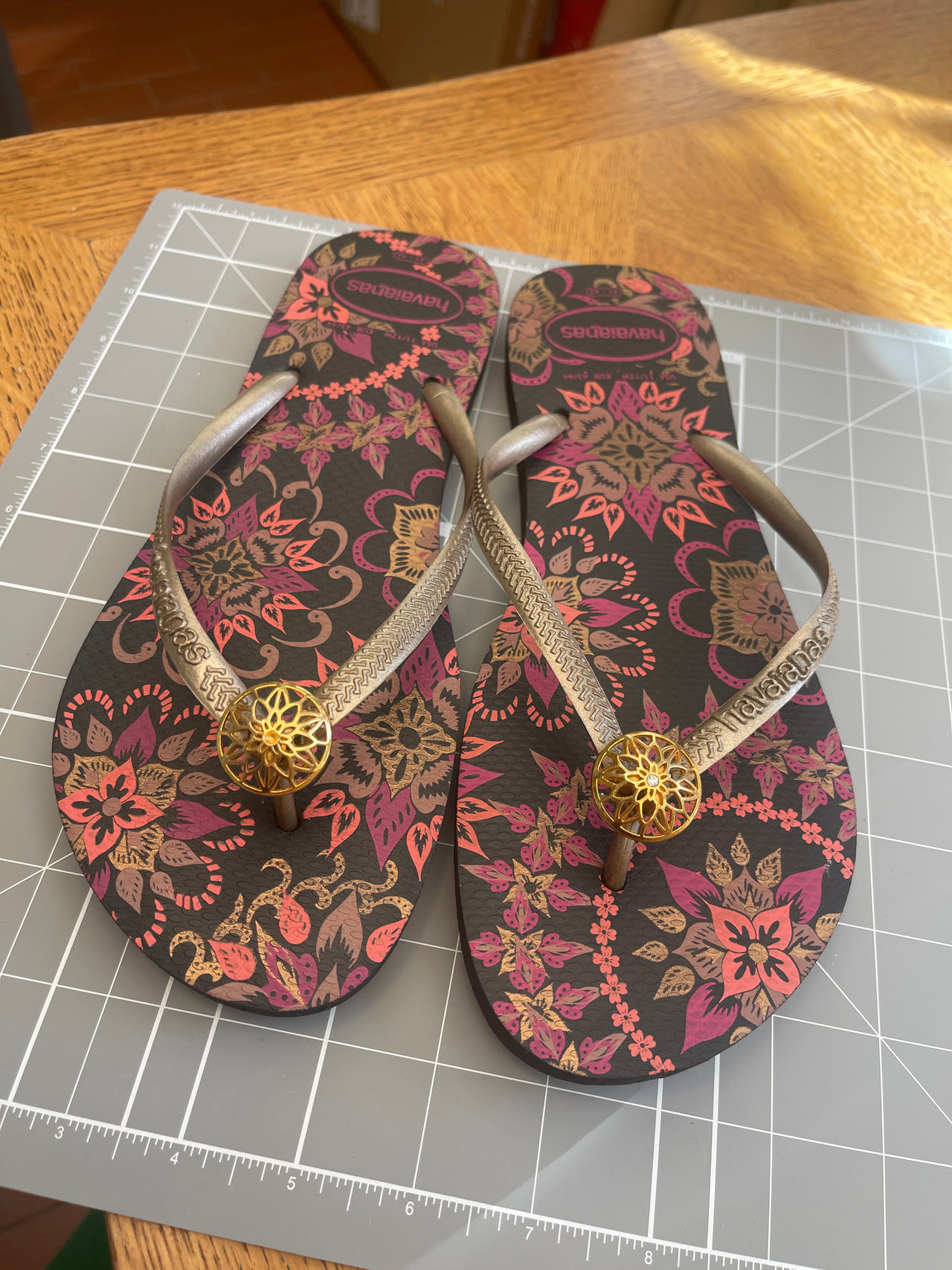 HAVAIANAS flip flops size 11