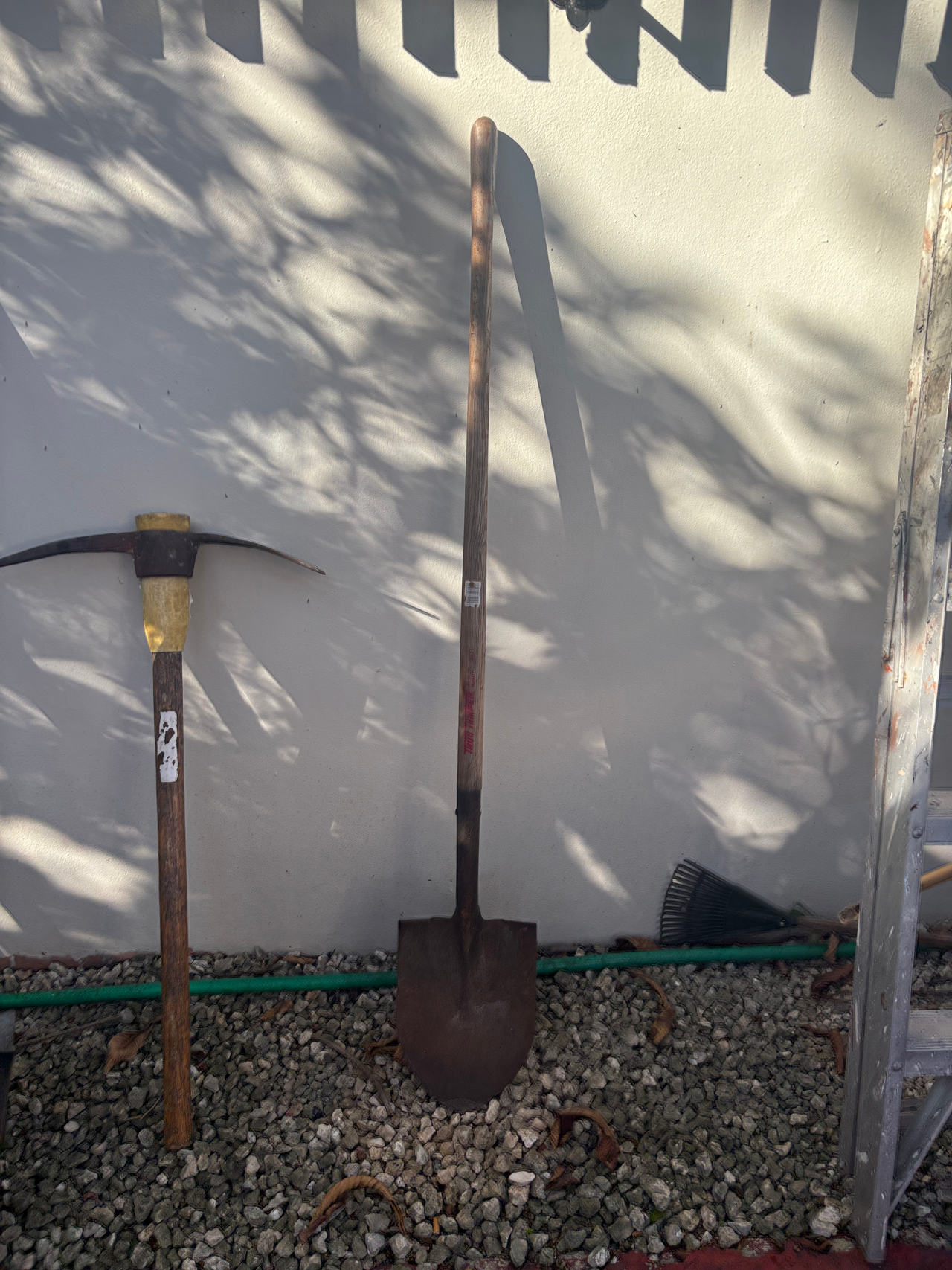 Long Handle Round Point Shovel