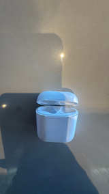 Apple AirPods charging case - Image 3
