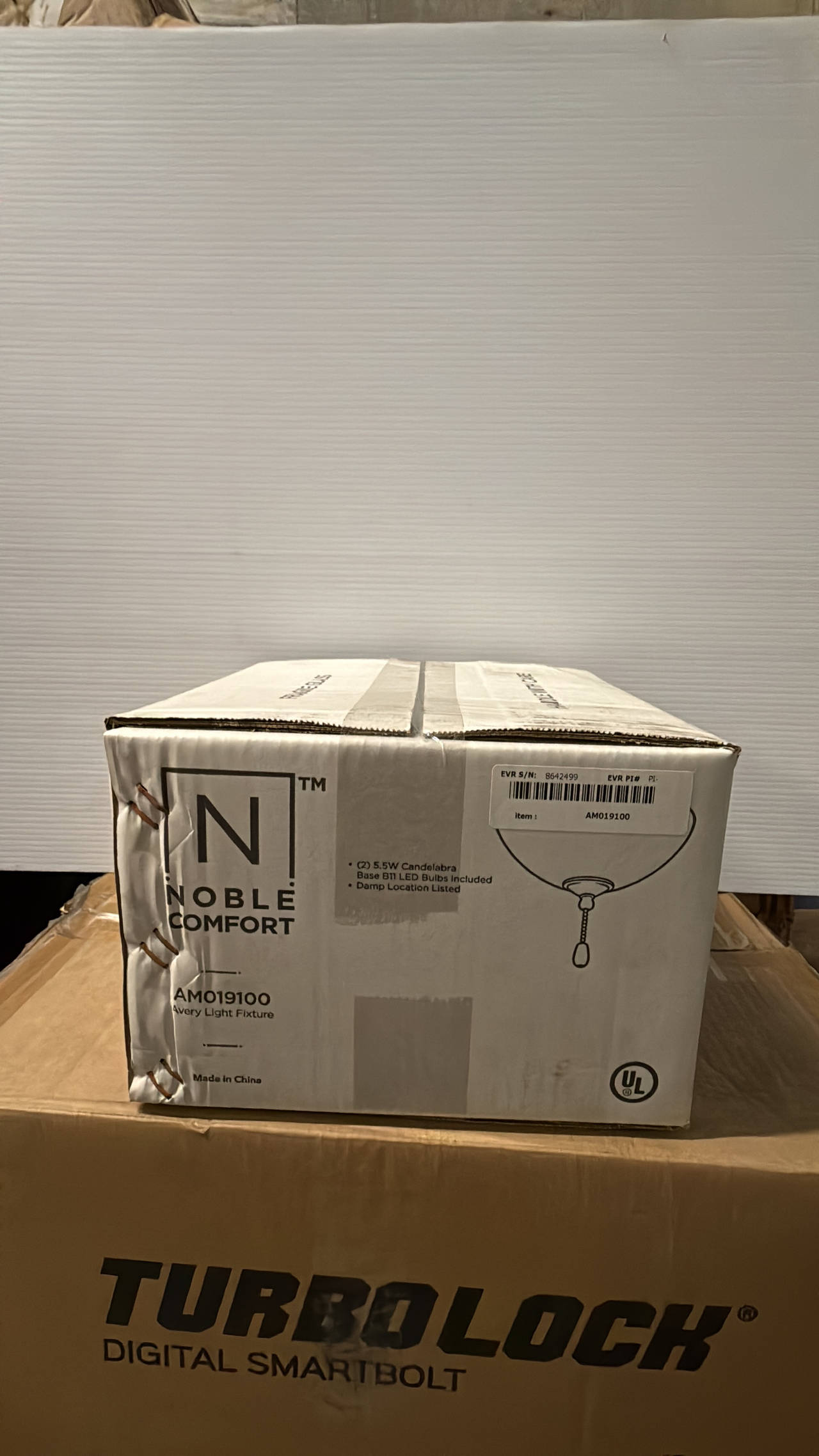 Noble Comfort Avery Light Fixture AM019100