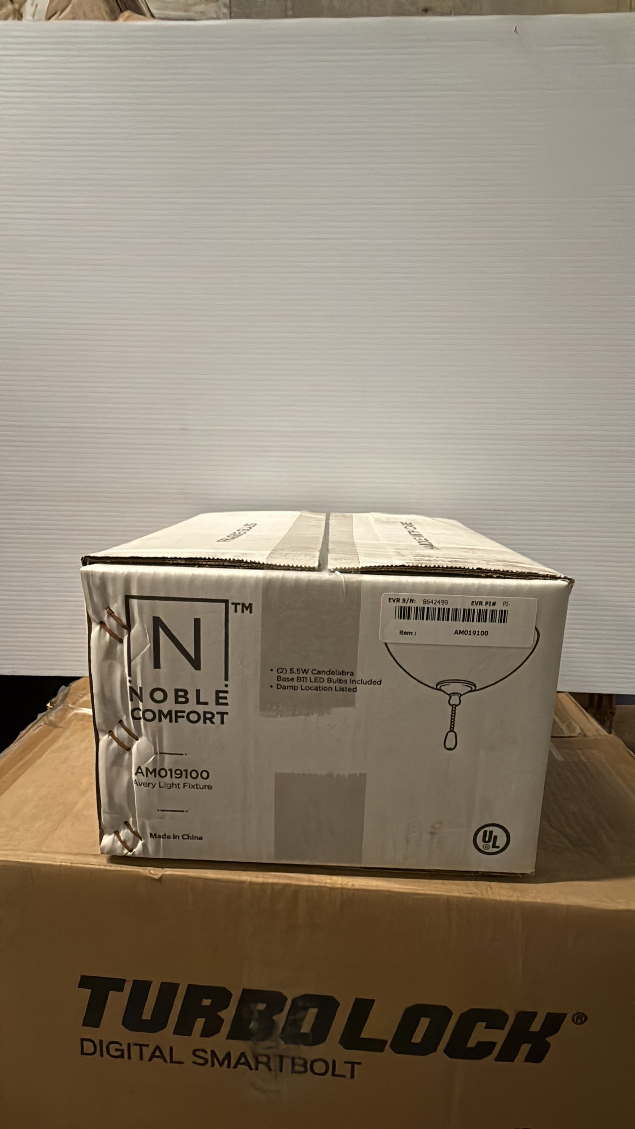 Noble Comfort Avery Light Fixture AM019100