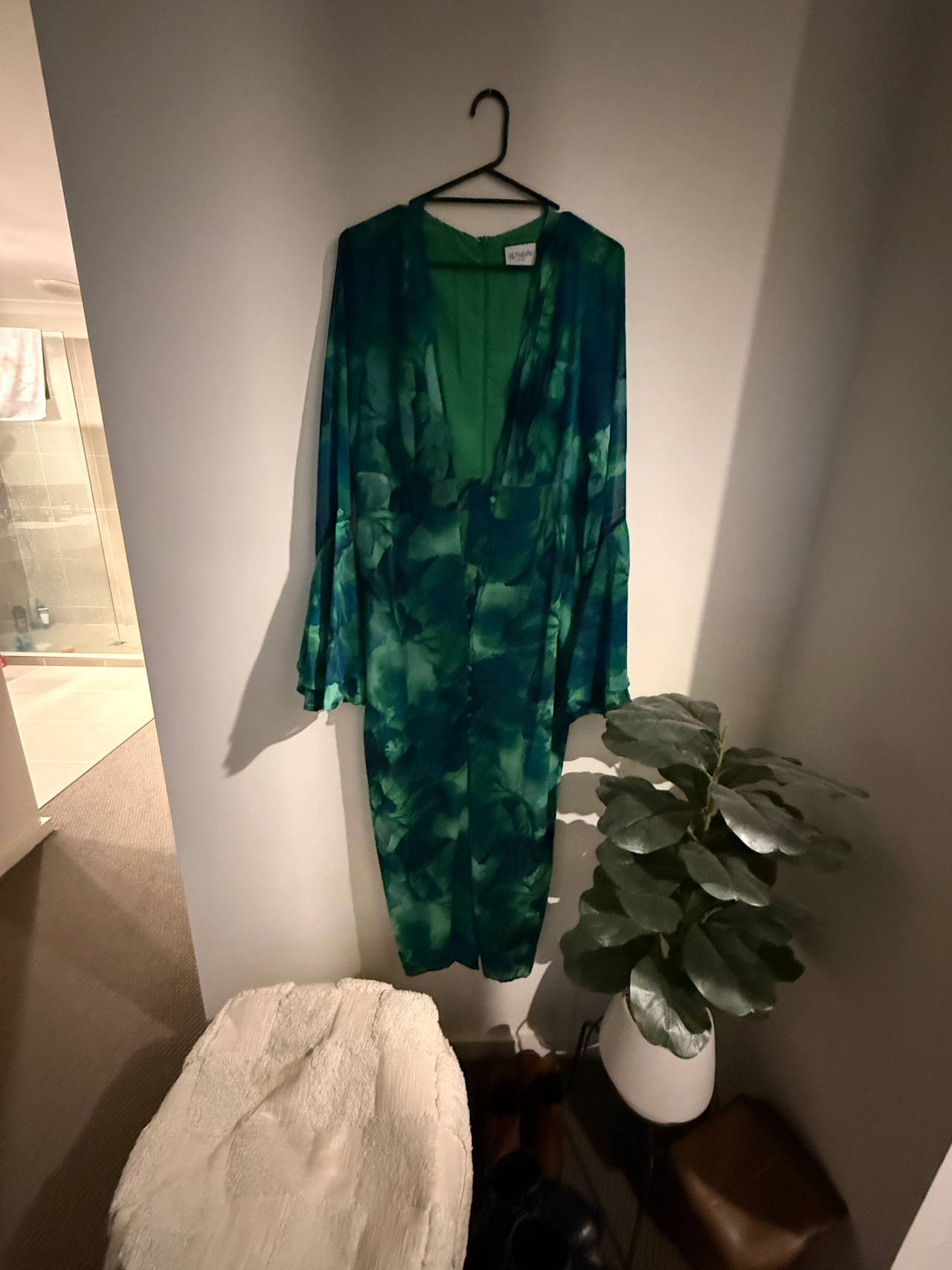 Runway Midi Dress in Green Floral size L 
Very pretty never worn