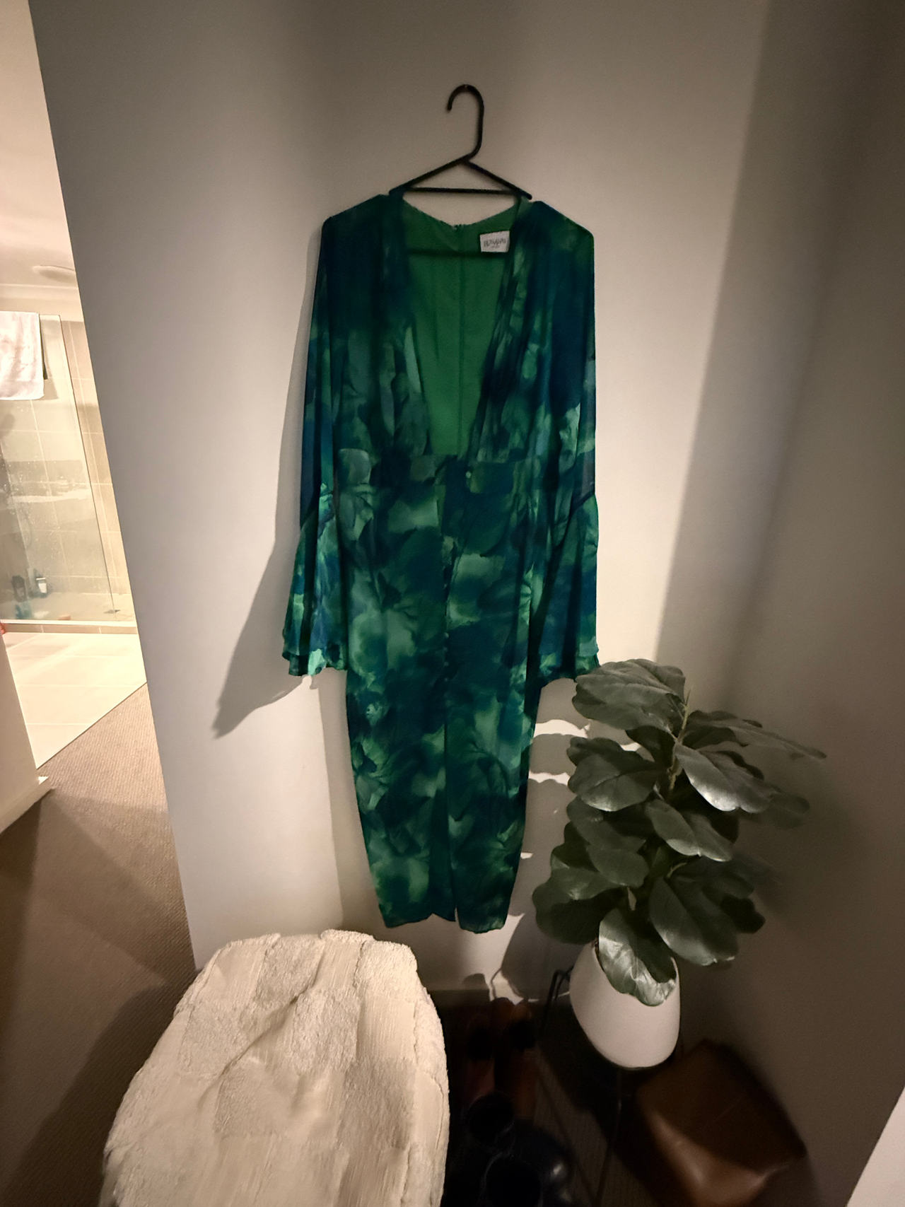 Runway Midi Dress in Green Floral size L 
Very pretty never worn