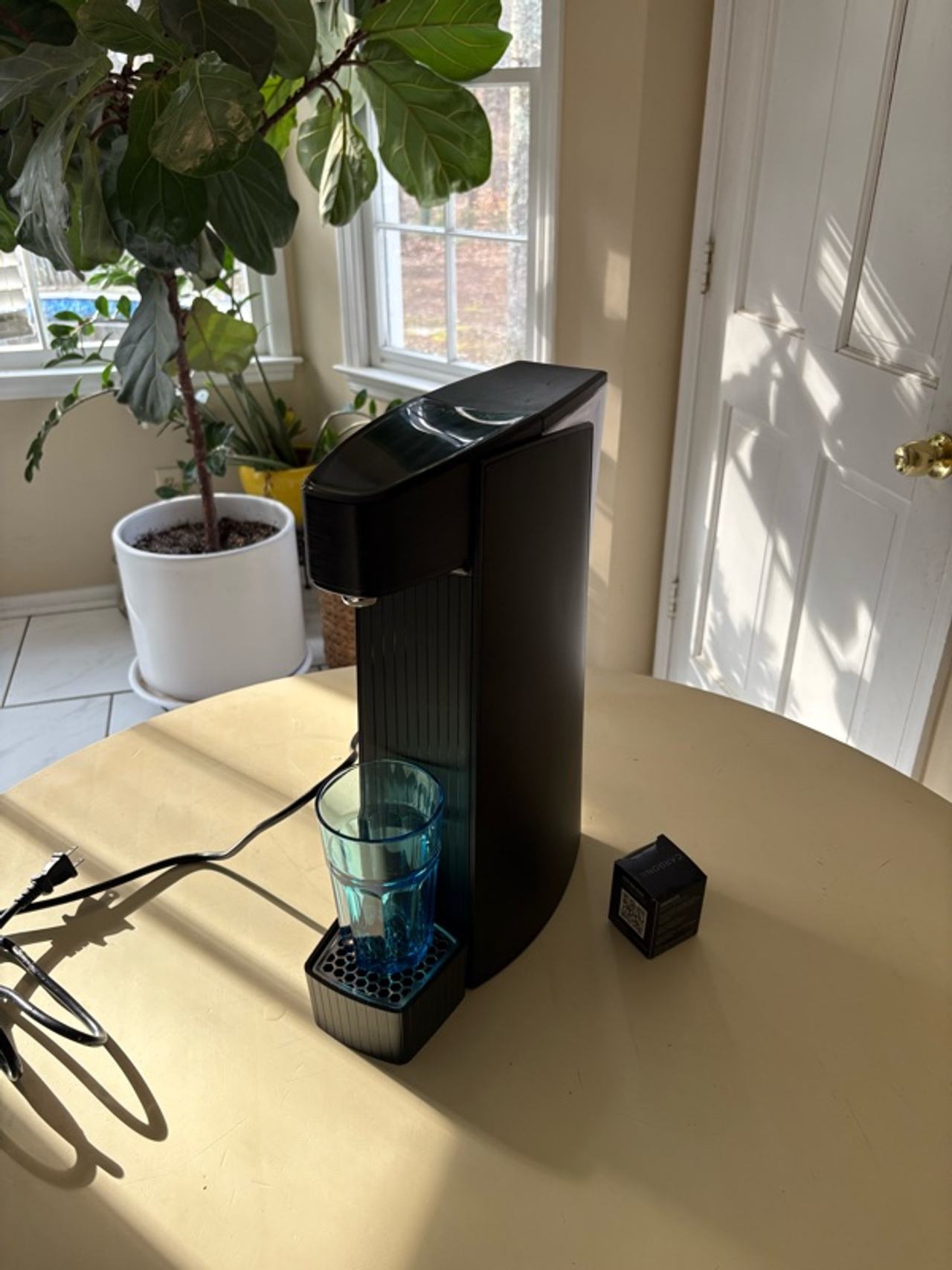 Carbon8 One Touch Sparkling Water Maker Black