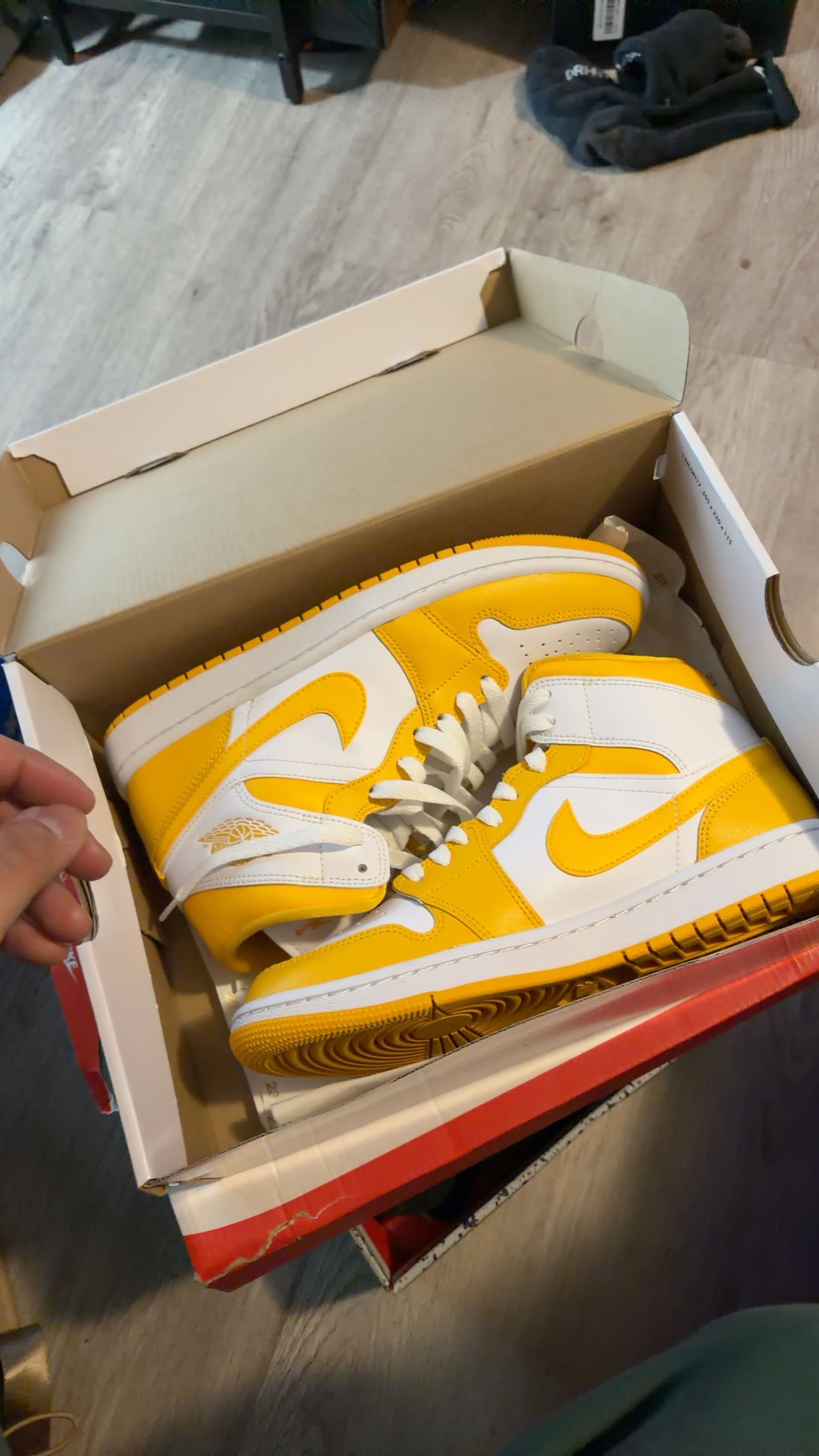 Nike Air Jordan 1 Mid University Gold Women's