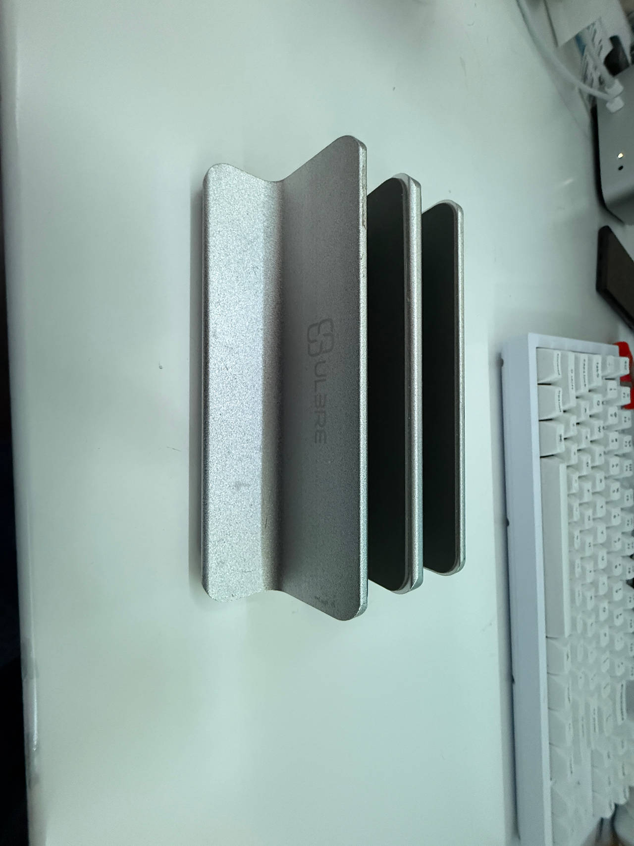 ULBRE Vertical Laptop Stand