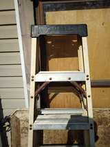Werner 6 ft. Fiberglass Step Ladder - Image 3