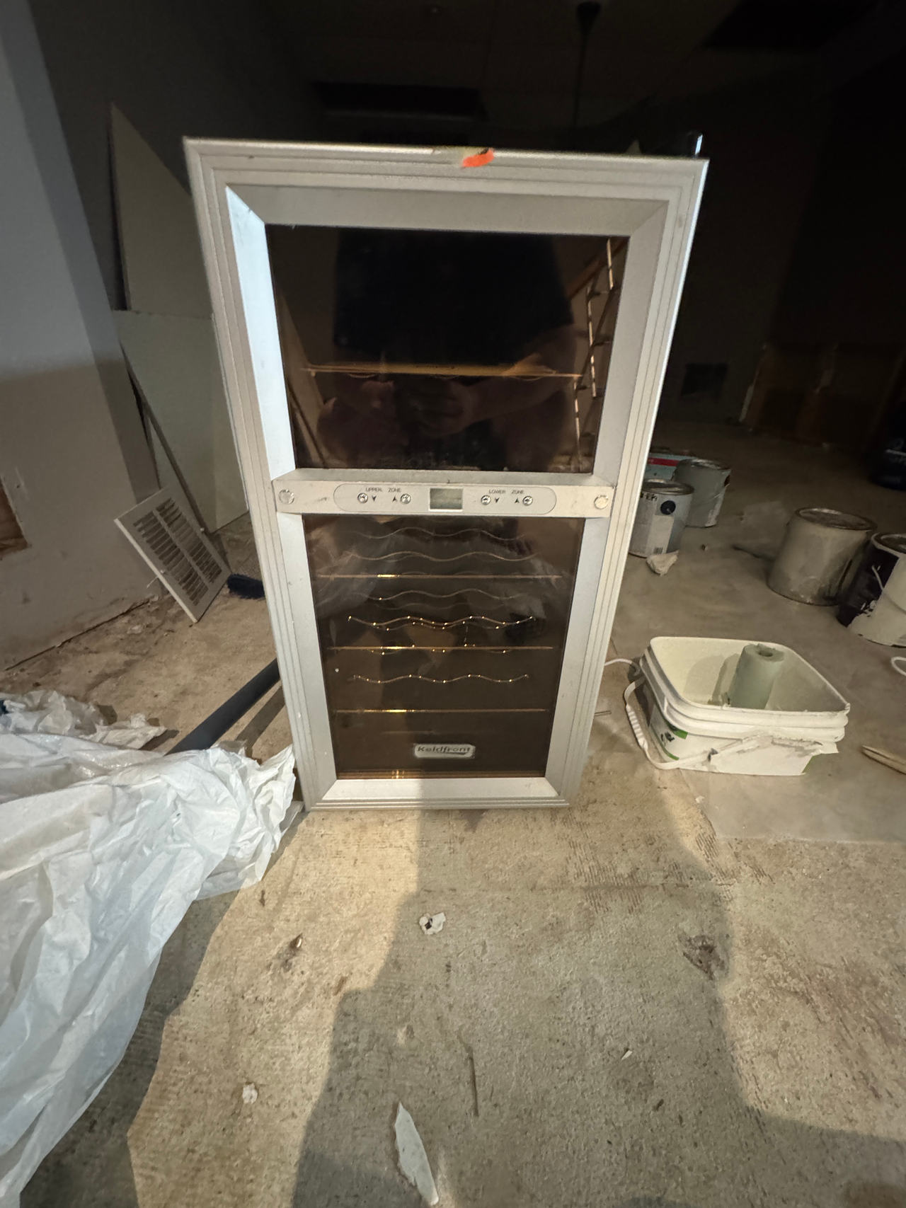 Wine Enthusiast Silent 18 Bottle Dual Zone Wine Refrigerator