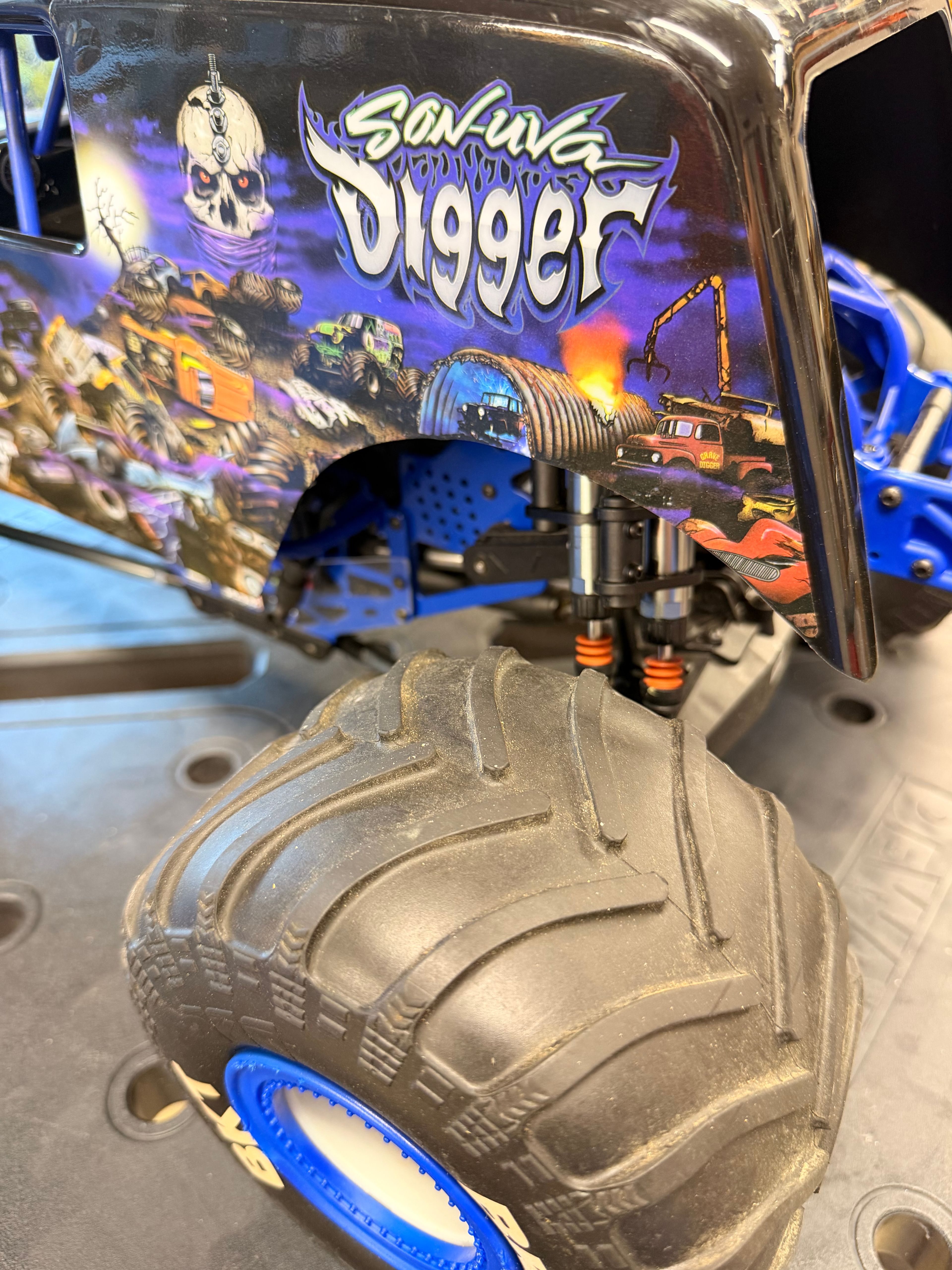 Losi LMT 2.0 Son-Uva Digger Blue 4WD Monster Truck w tons of NEW Spare Parts - Image 4