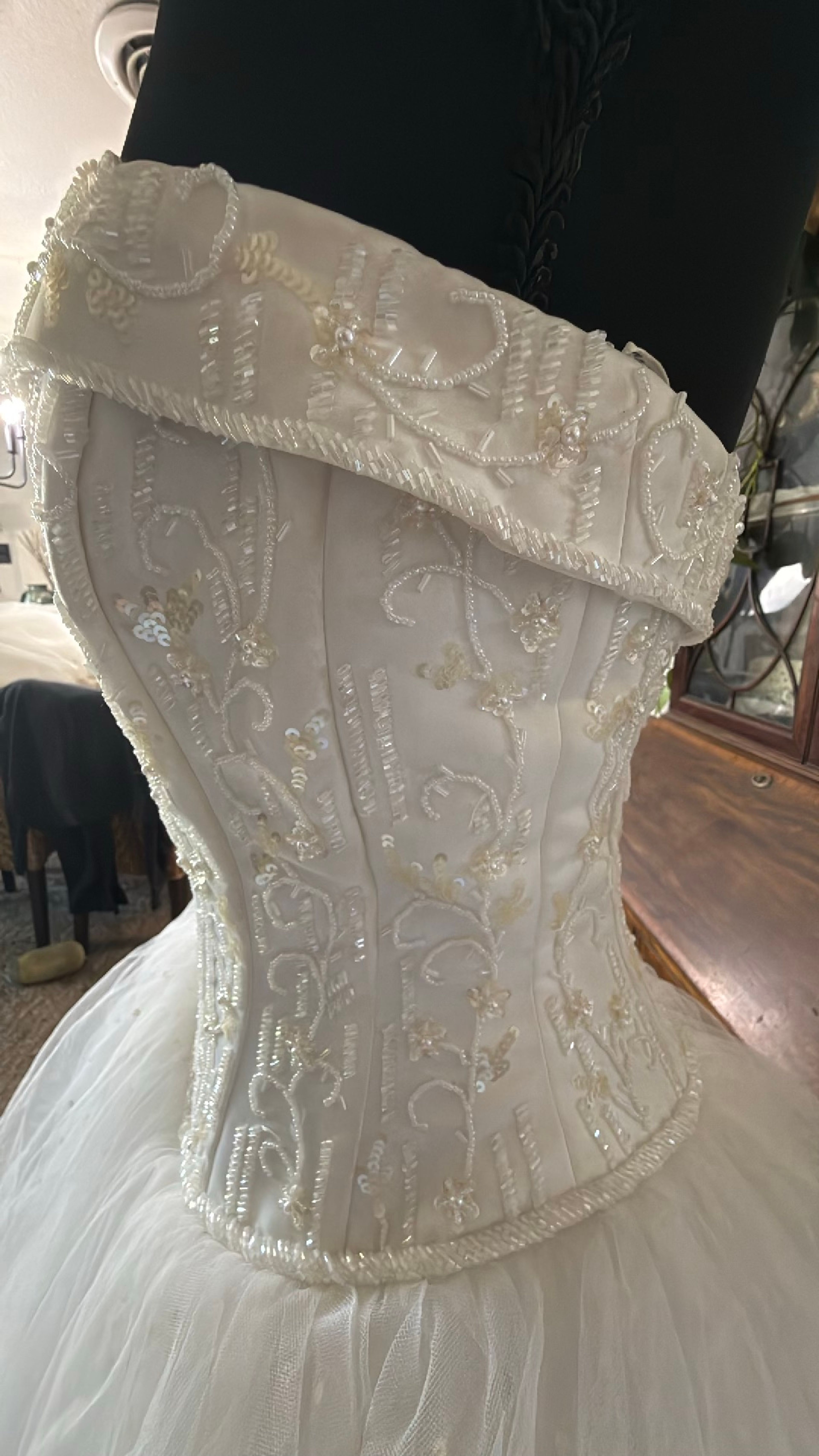 Michaelangelo David’s Bridal Beaded Tulle Ball Gown Wedding Dress size 4 - Image 5