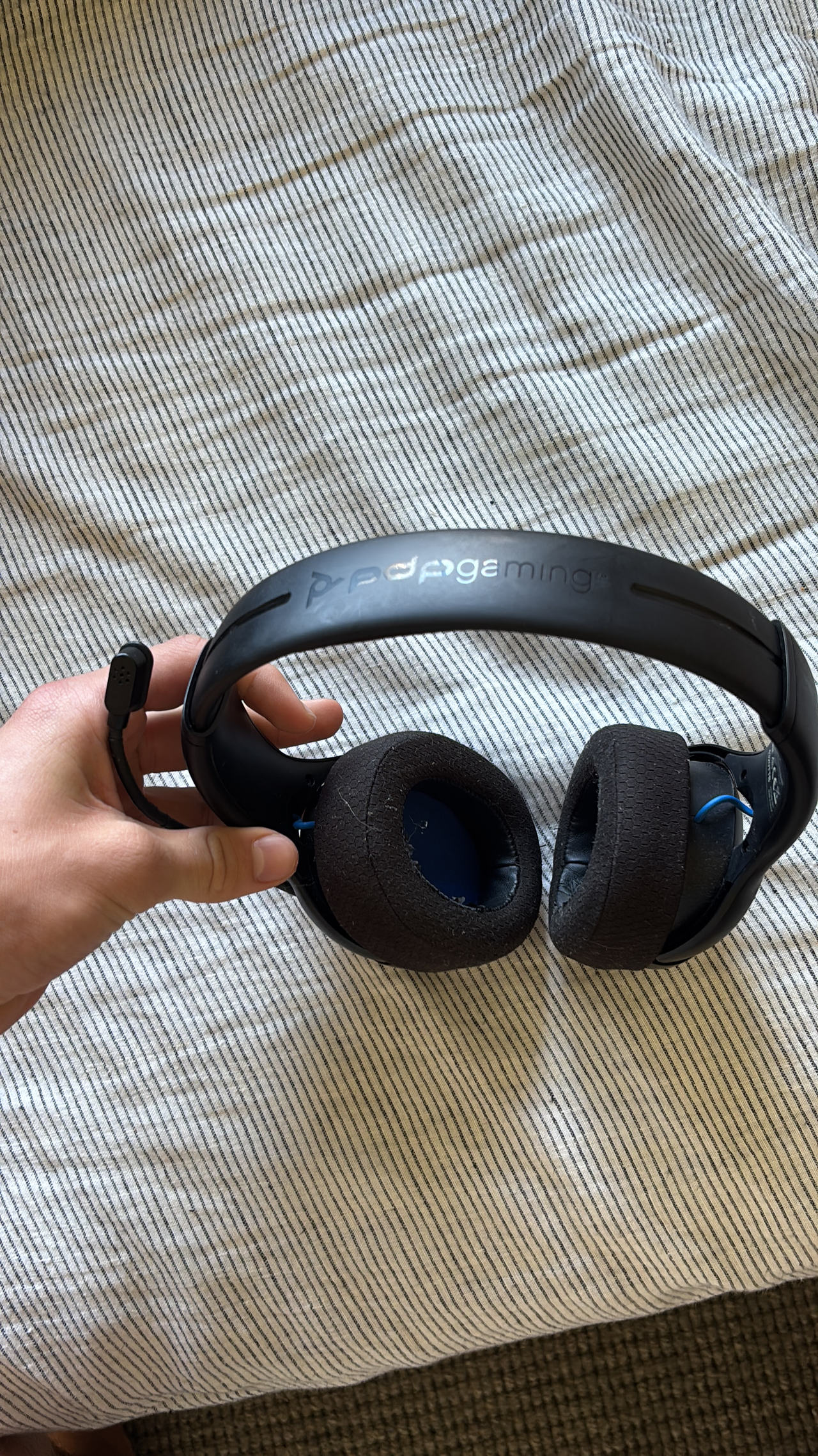 Selling LVL50 Wireless Stereo Headset for PS4.