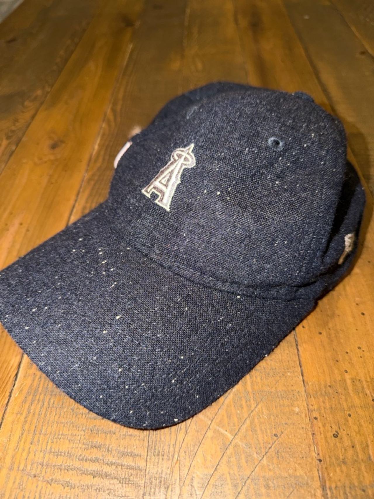 New Era Los Angeles Angels Black Gold 9Forty Snapback Cap Woman Wool 