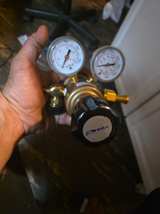 VWR Dual Stage Gas Pressure Regulator - Image 2