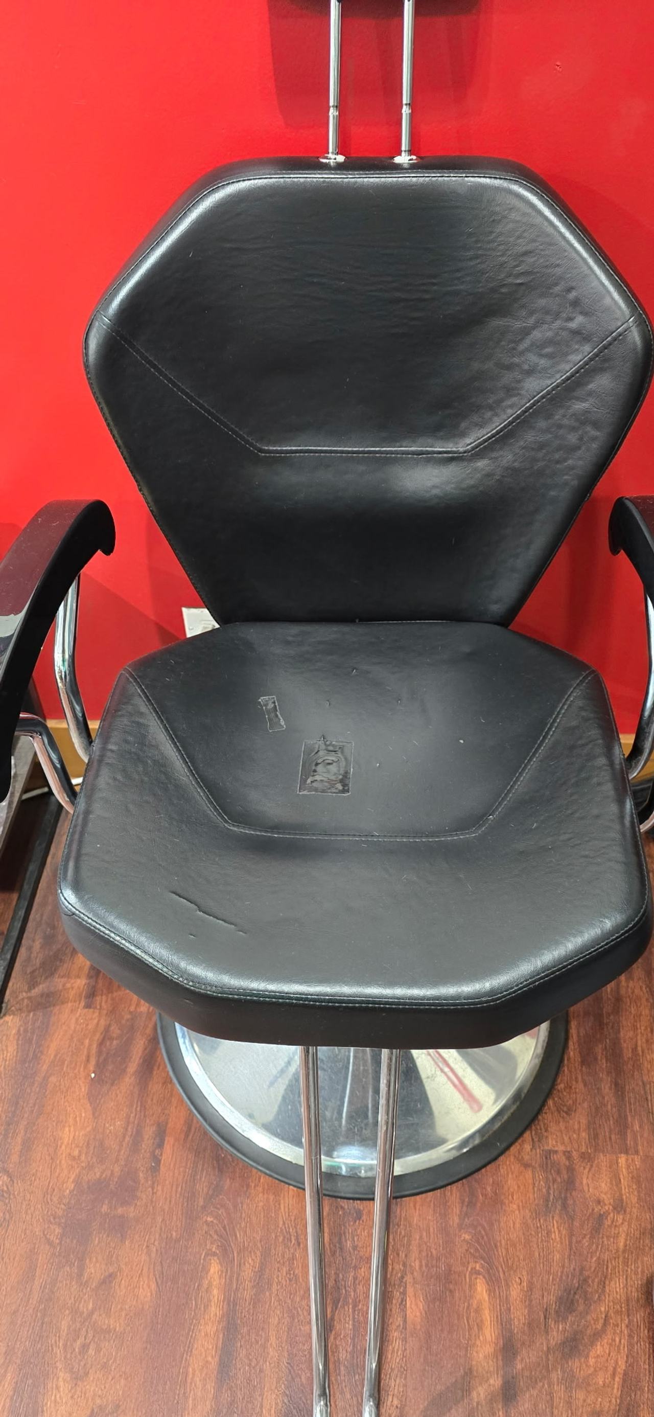 4 Hydraulic Salon Styling Chair with Adjustable Headrest
