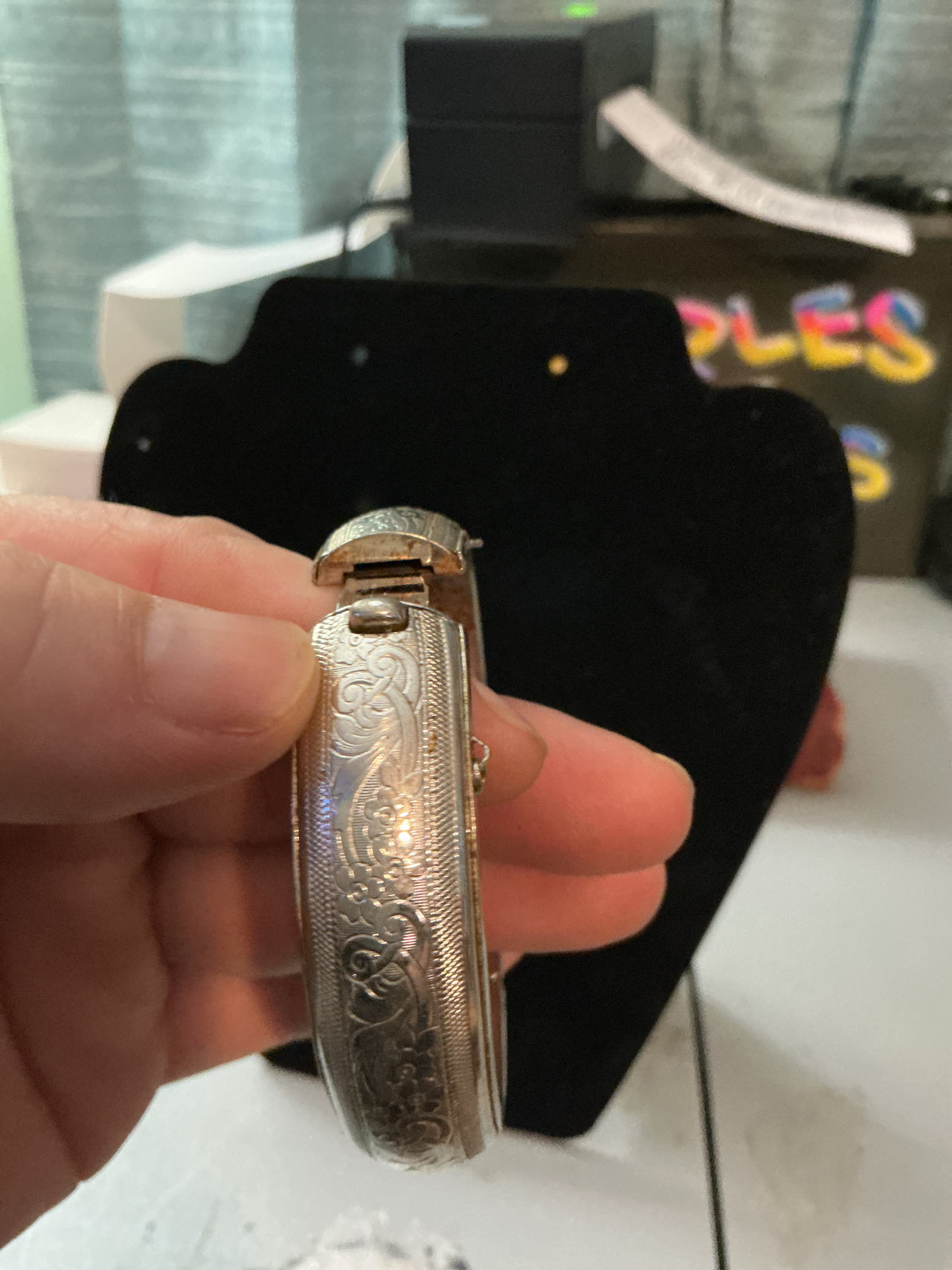 Vintage Engraved Silver Tone Hinged Bangle Bracelet