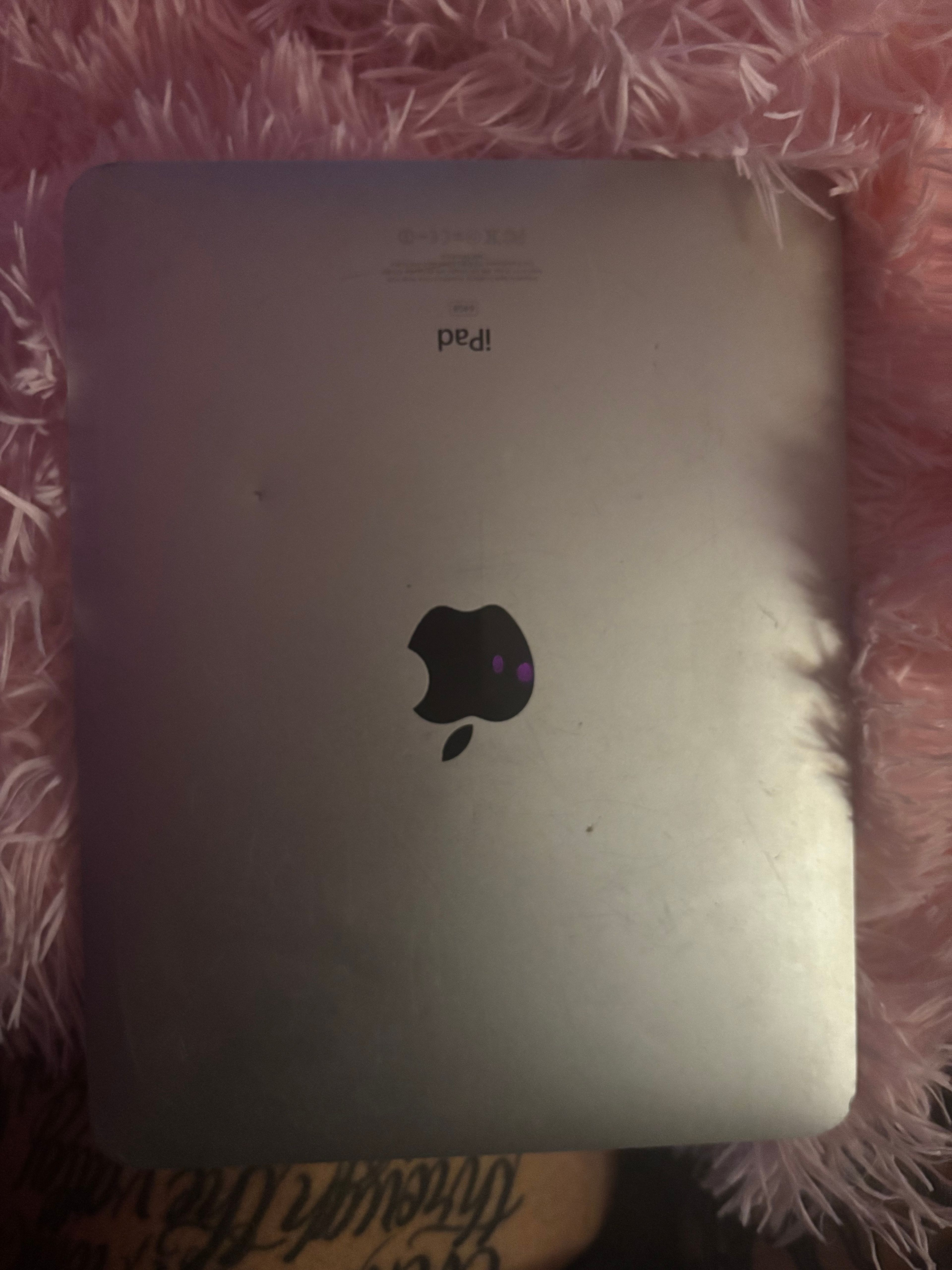 Apple iPad 1 (1st Generation) - Image 3