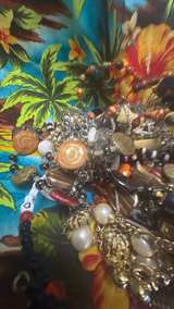 Bulk Costume Jewelry Lot - Image 5