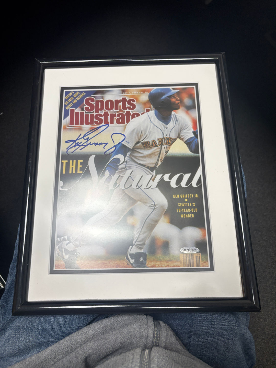 Ken Griffey Jr. Signed Sports Illustrated May 7 1990 Framed Magazine