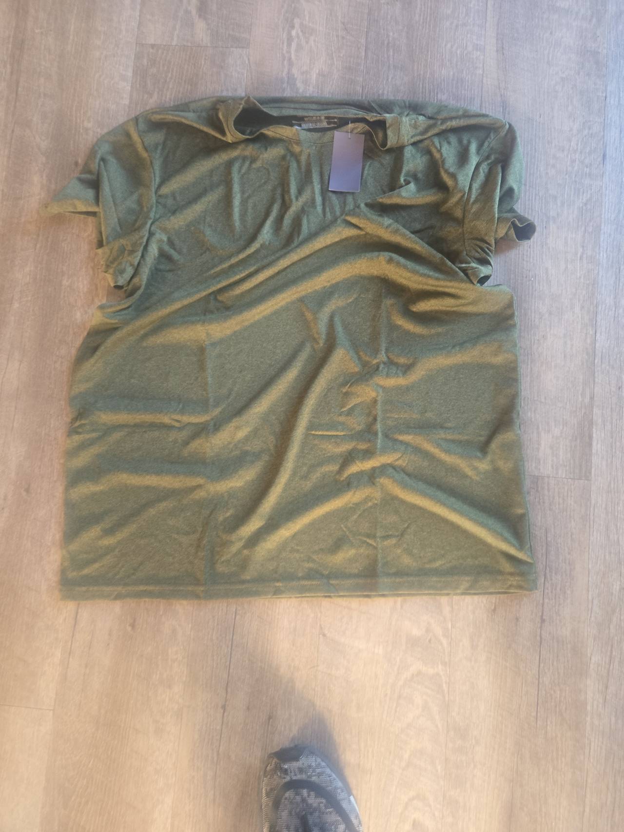 Guess Men's Olive Green Heathered T-Shirt