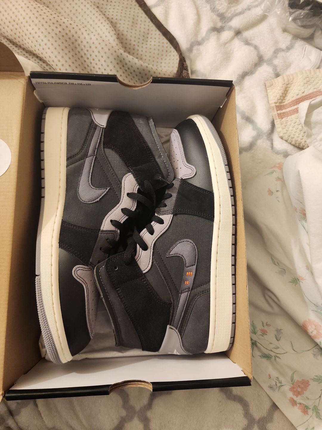 Air Jordan 1 Mid SE Craft Inside Out Black