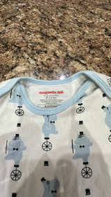 Magnetic me onesie size 0-3 months - Image 2