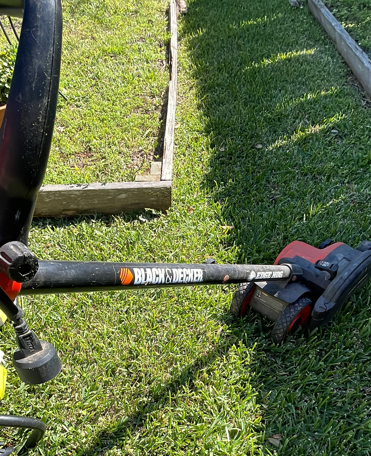 BLACK+DECKER Edge Hog LE750 Electric Landscape Edger