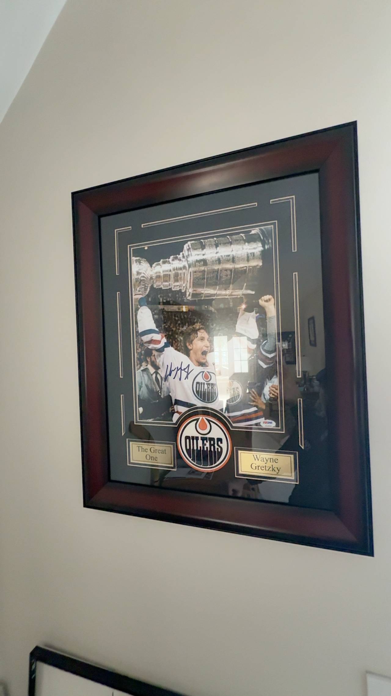 Upper Deck Wayne Gretzky Signed Photo of Stanley Cup