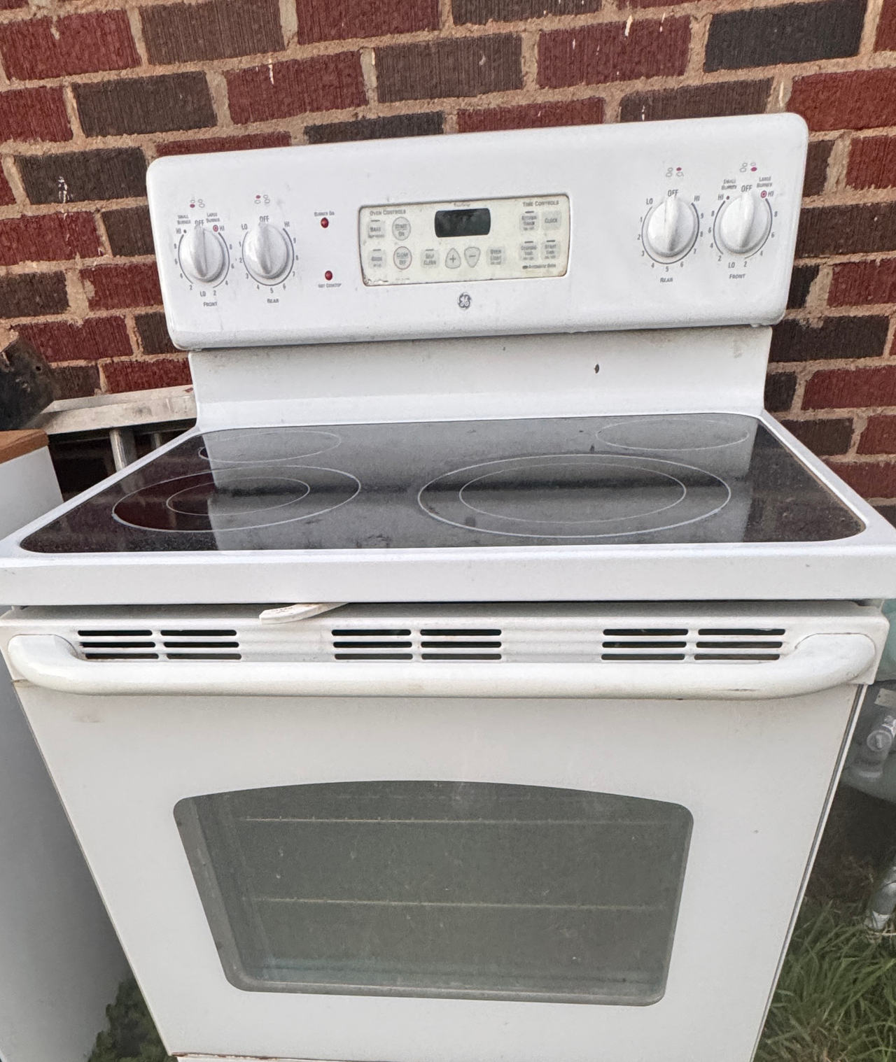 GE 30" Free-Standing Electric Range with Smooth Cooktop