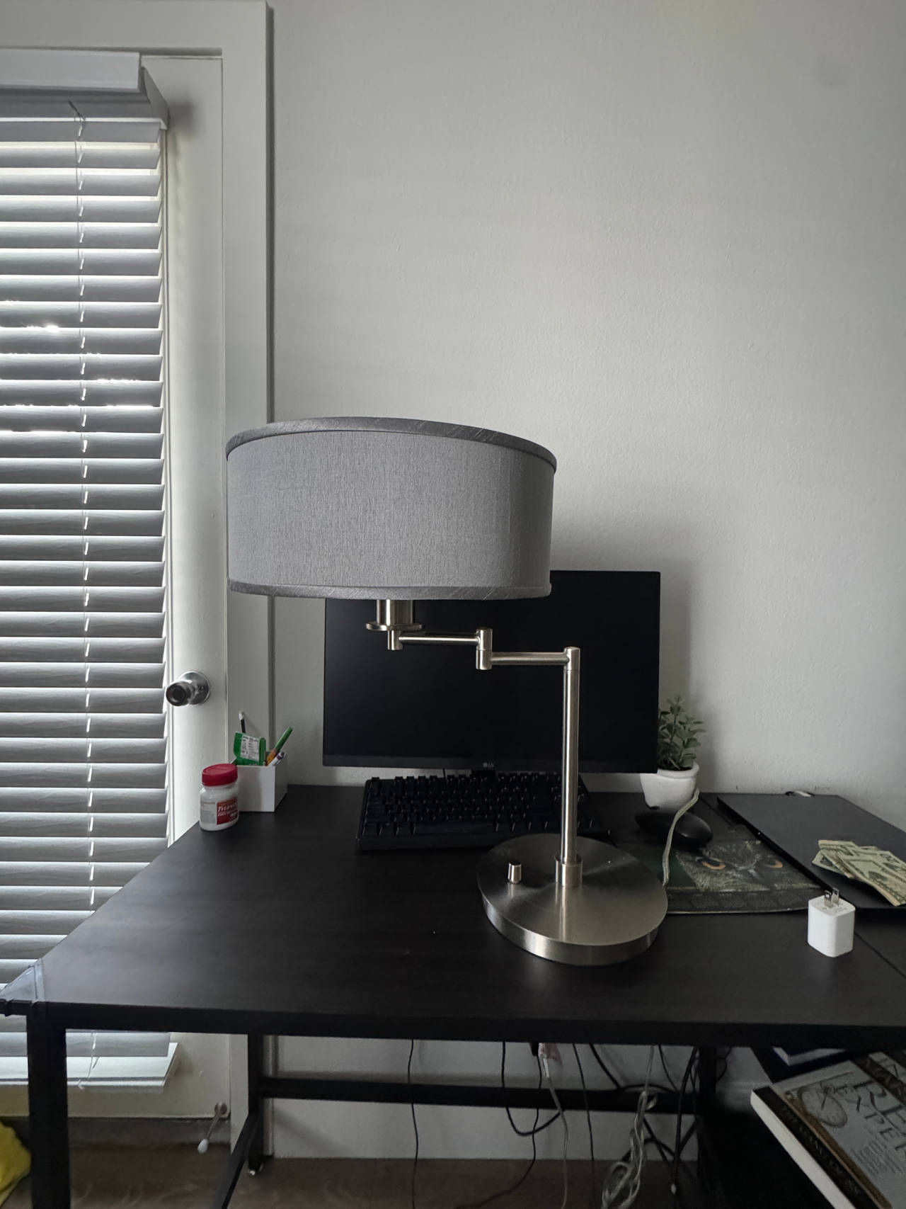 Swing Arm Desk Lamp (Needs light bulb)