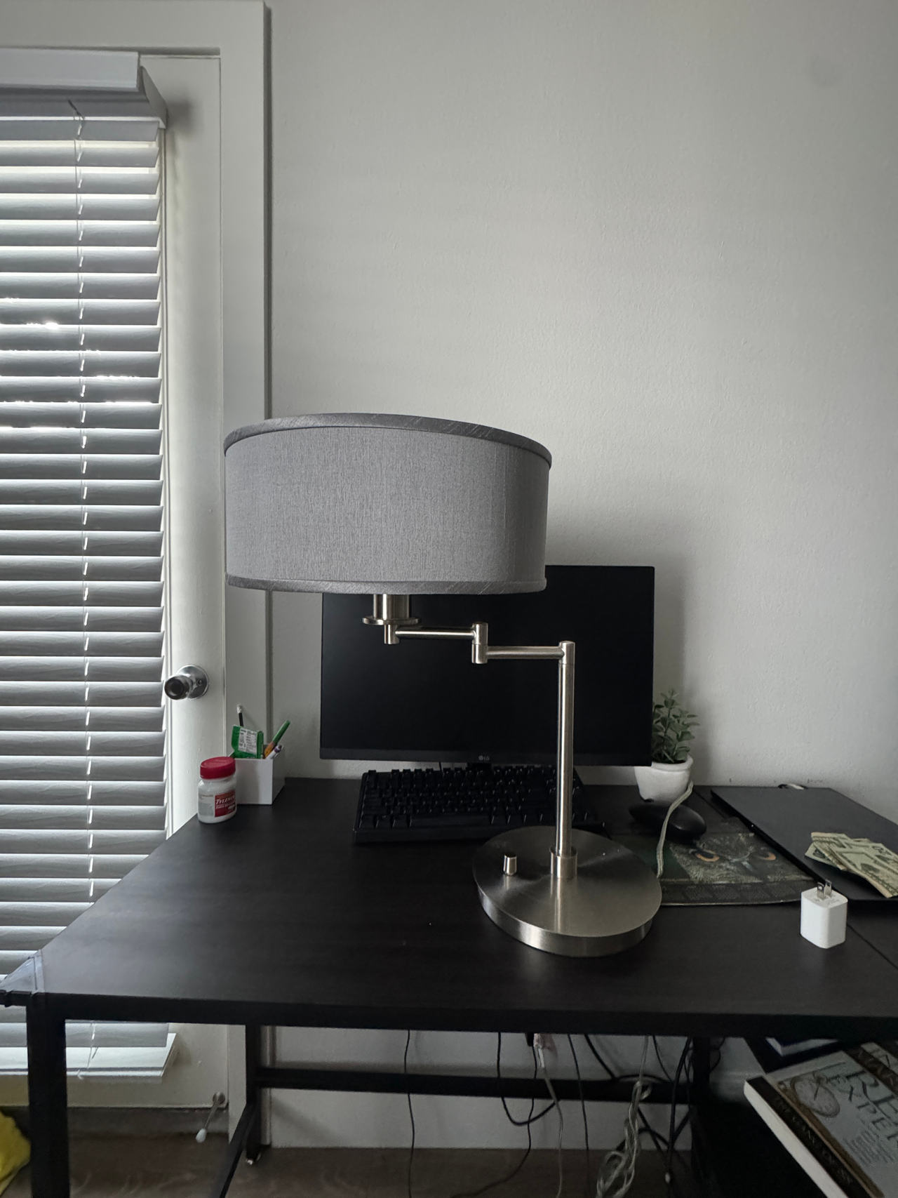 Swing Arm Desk Lamp (Needs light bulb)